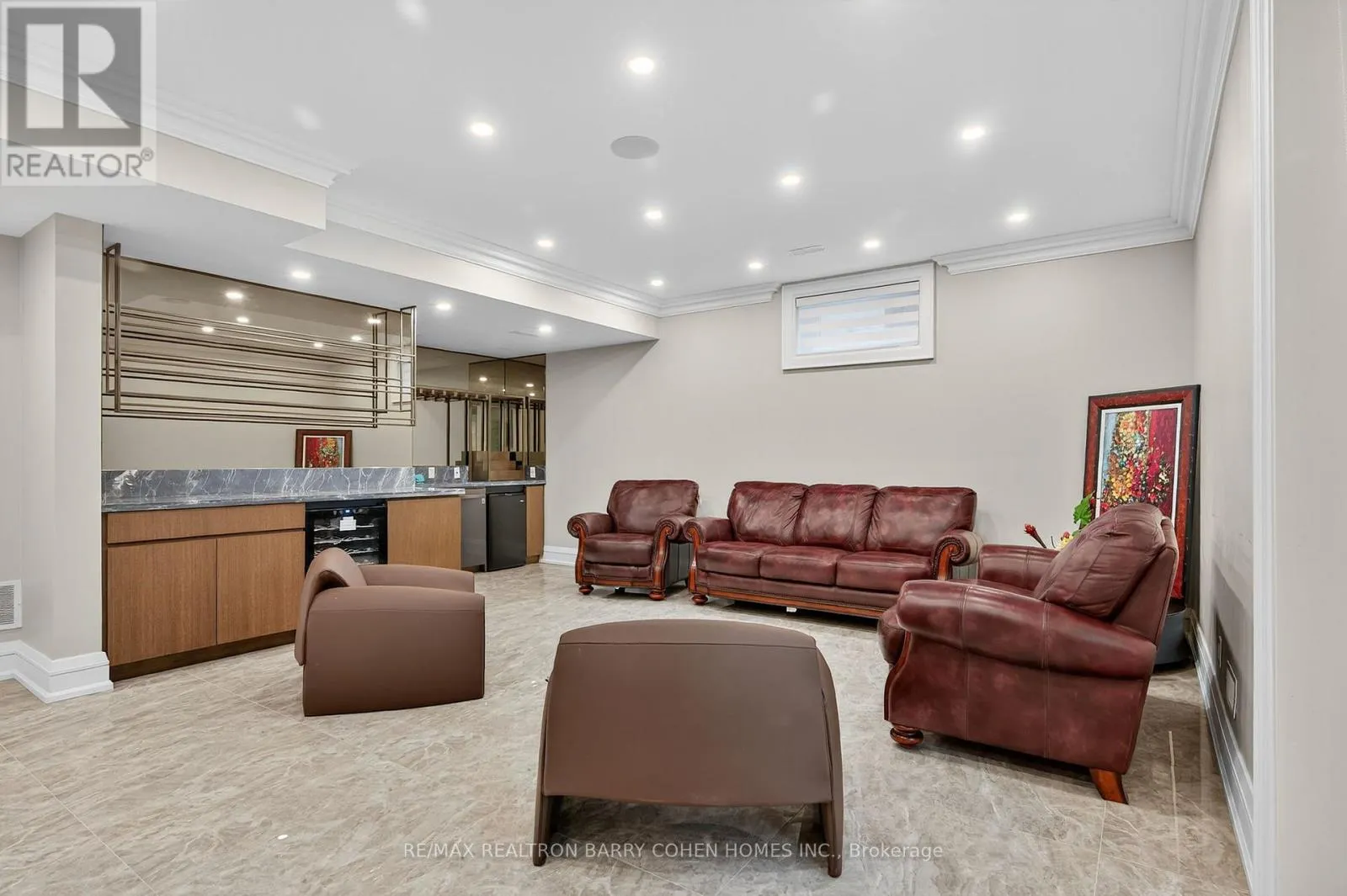 18 SUNCREST DRIVE