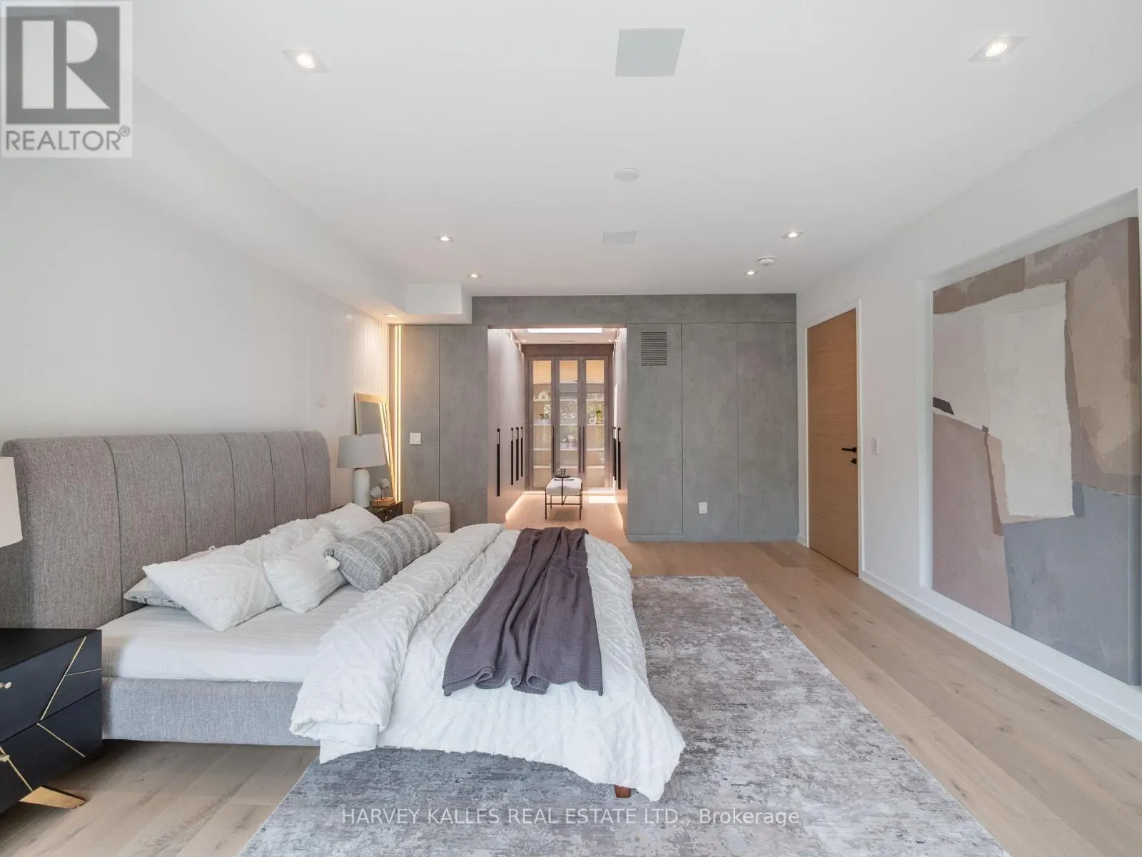585 BEDFORD PARK AVENUE