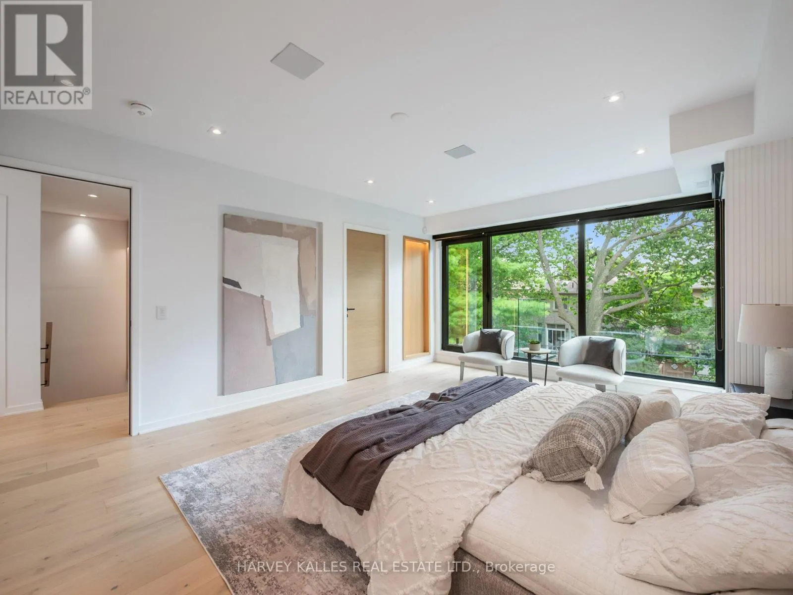 585 BEDFORD PARK AVENUE