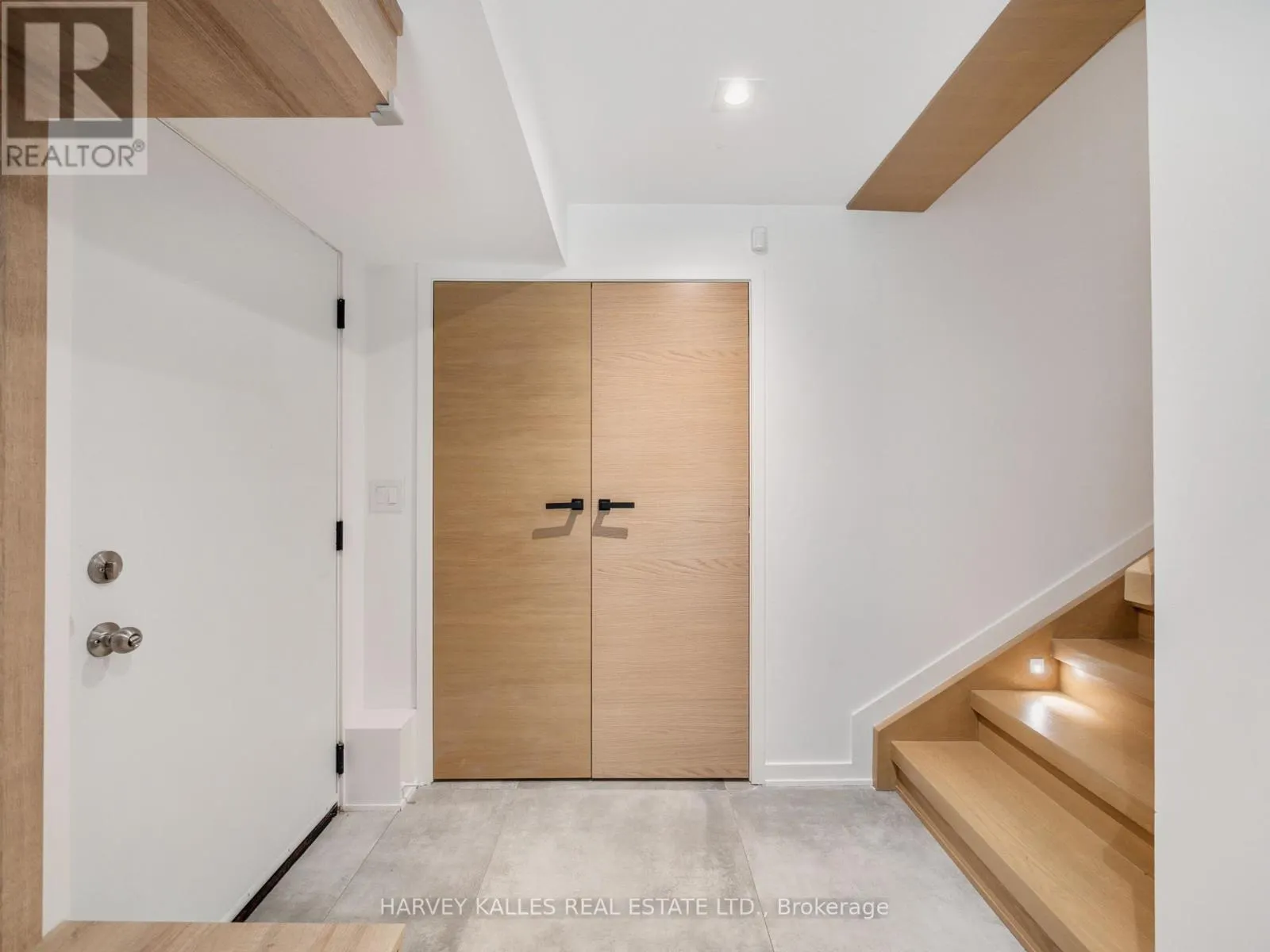 585 BEDFORD PARK AVENUE