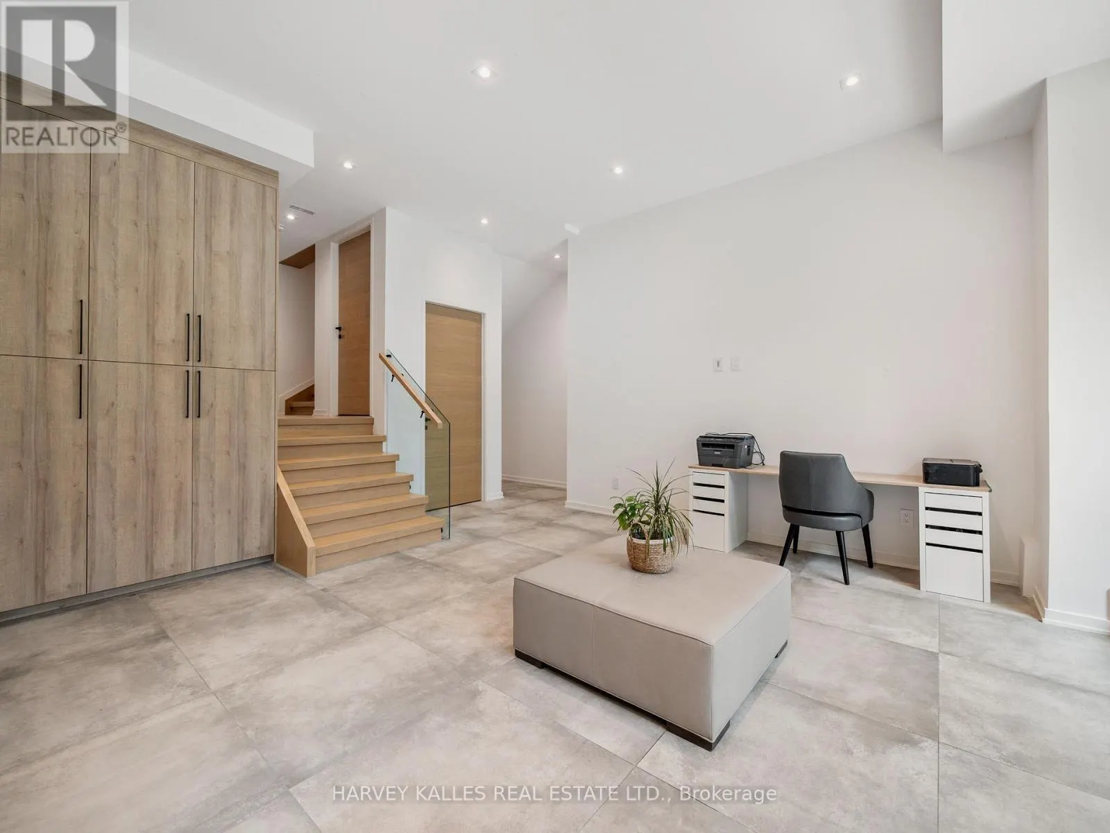 585 BEDFORD PARK AVENUE