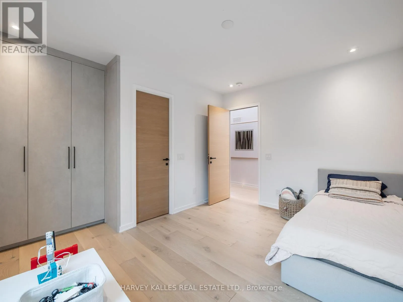 585 BEDFORD PARK AVENUE