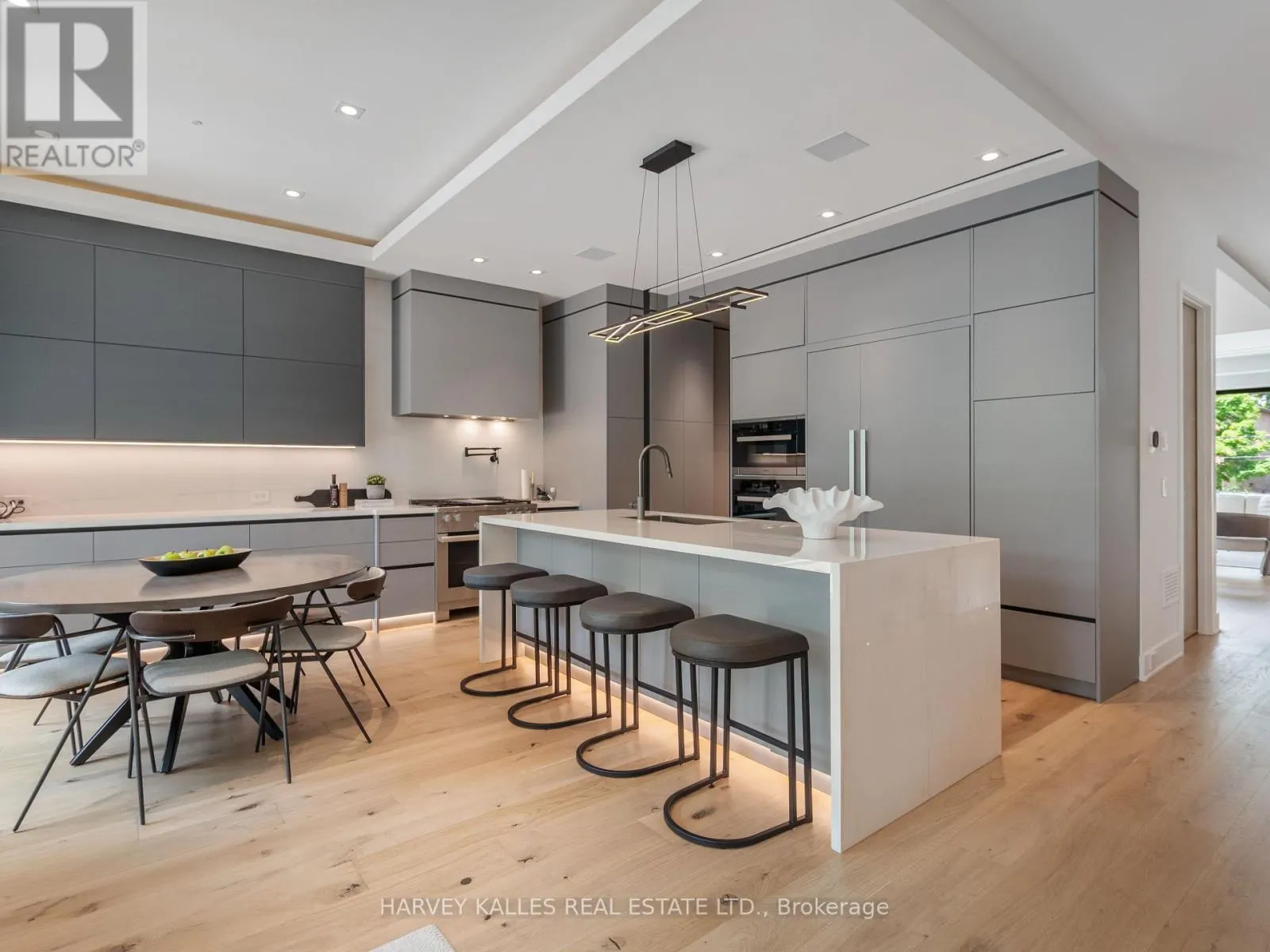 585 BEDFORD PARK AVENUE