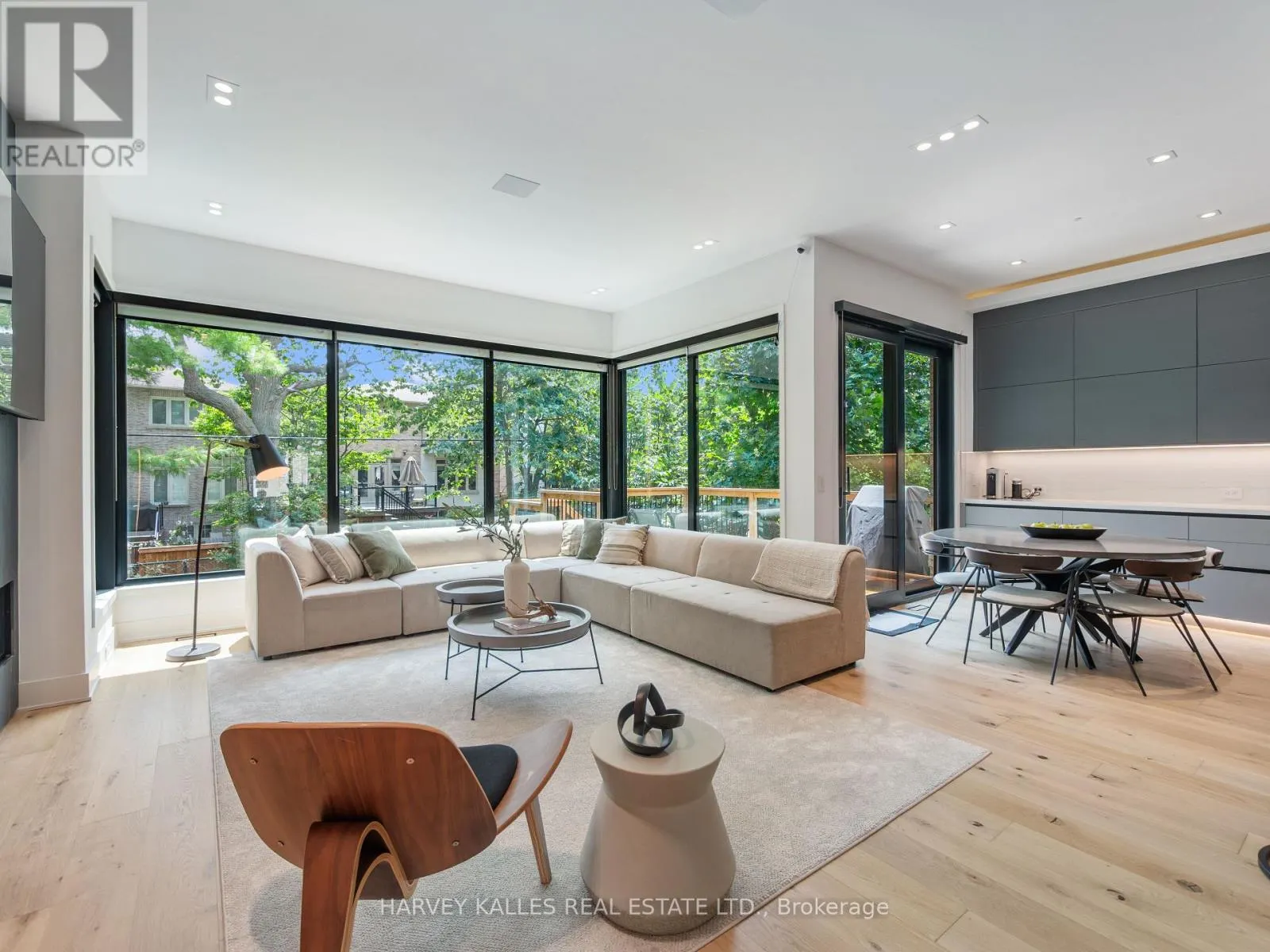 585 BEDFORD PARK AVENUE