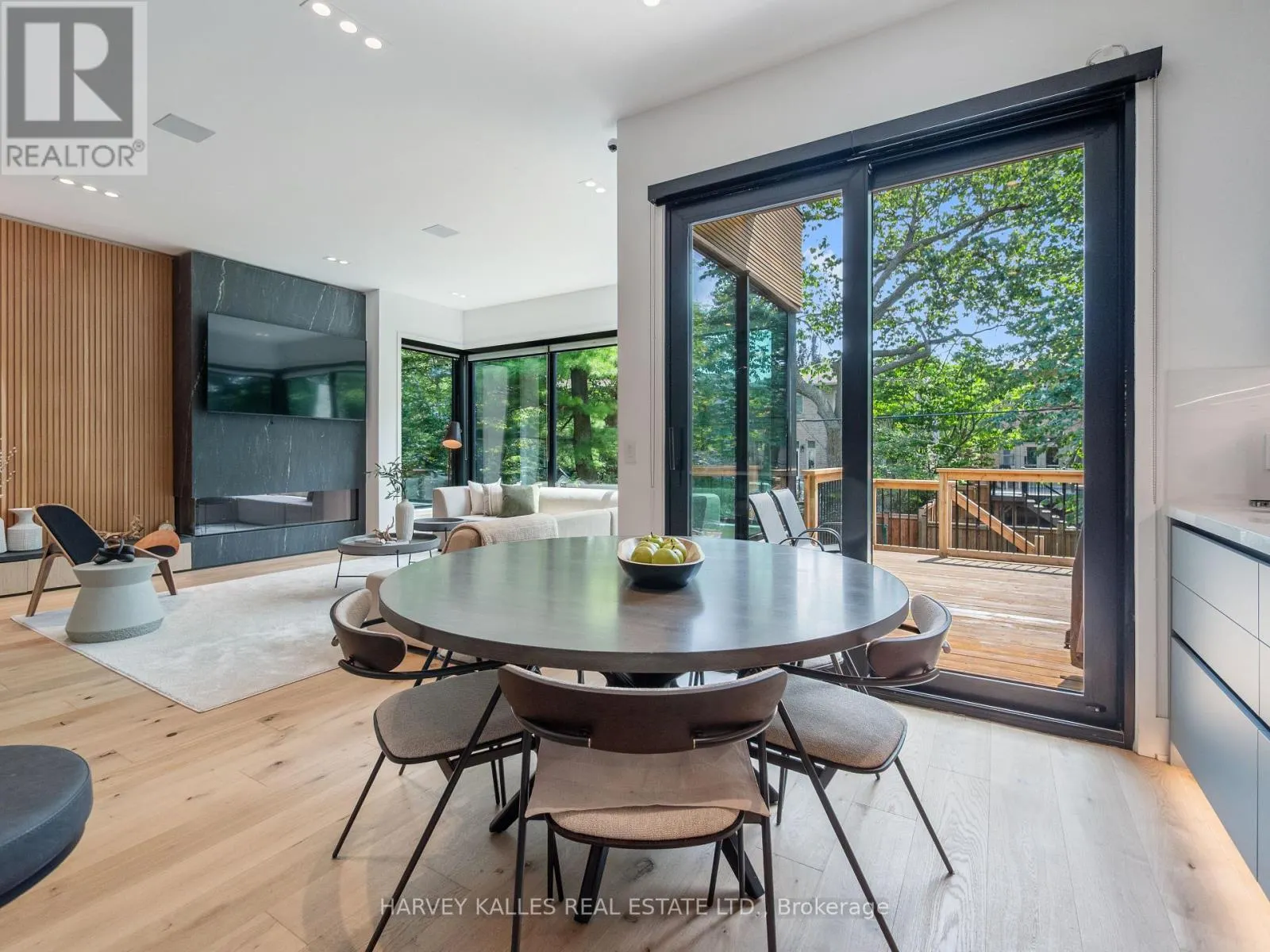 585 BEDFORD PARK AVENUE