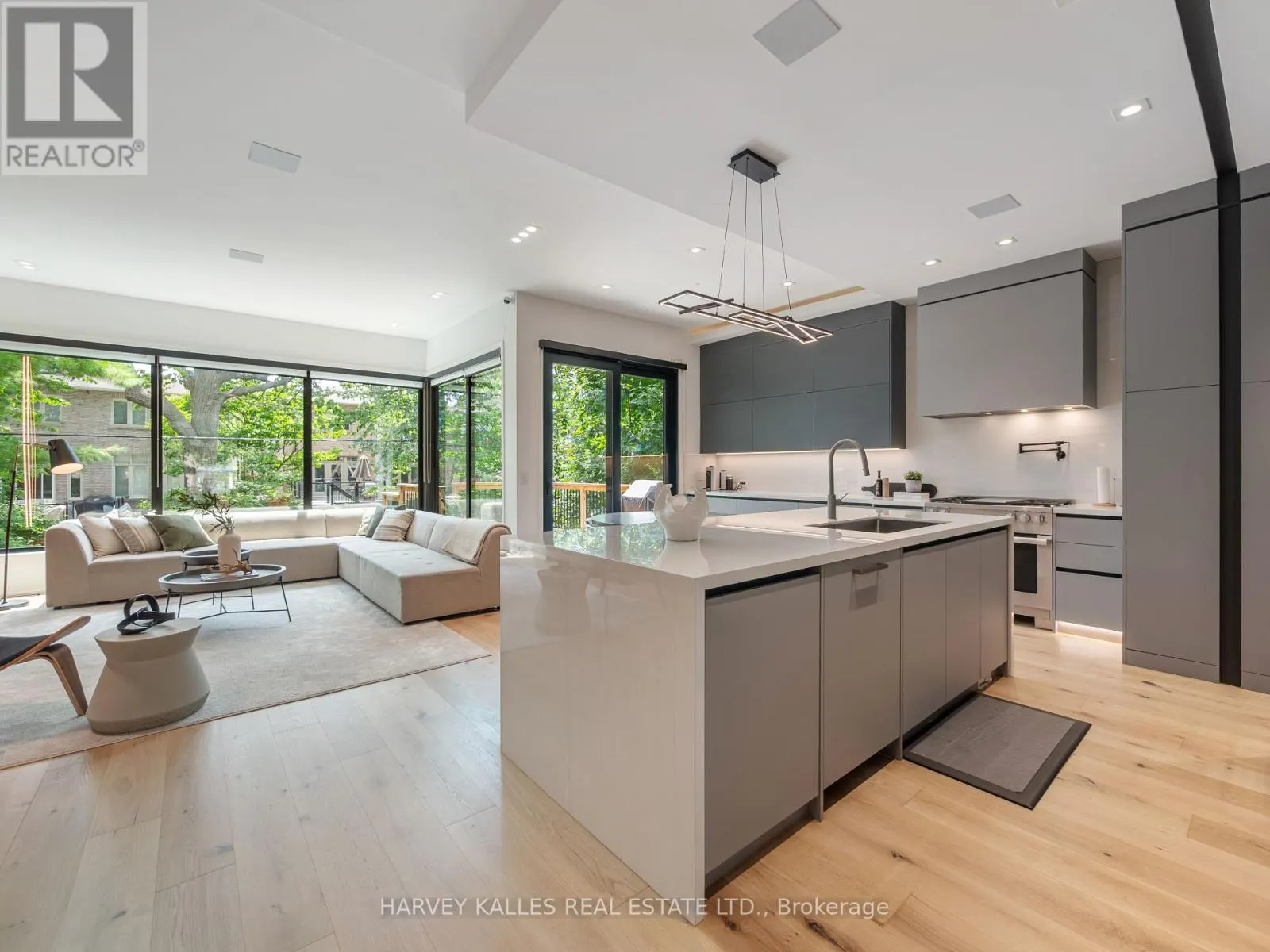 585 BEDFORD PARK AVENUE