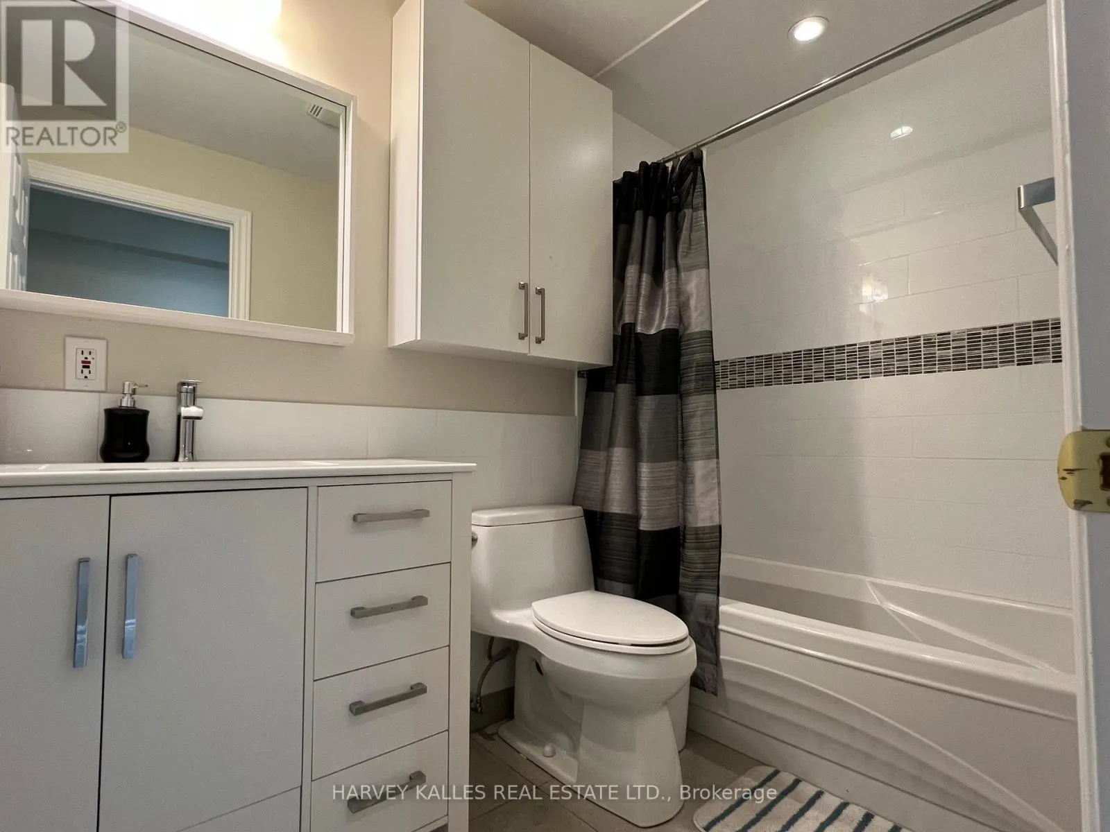BSMNT #2 - 118 ALMORE AVENUE