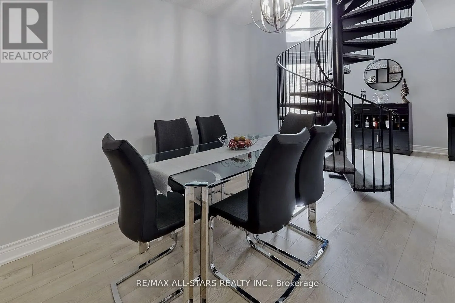 1111 - 28 PEMBERTON AVENUE