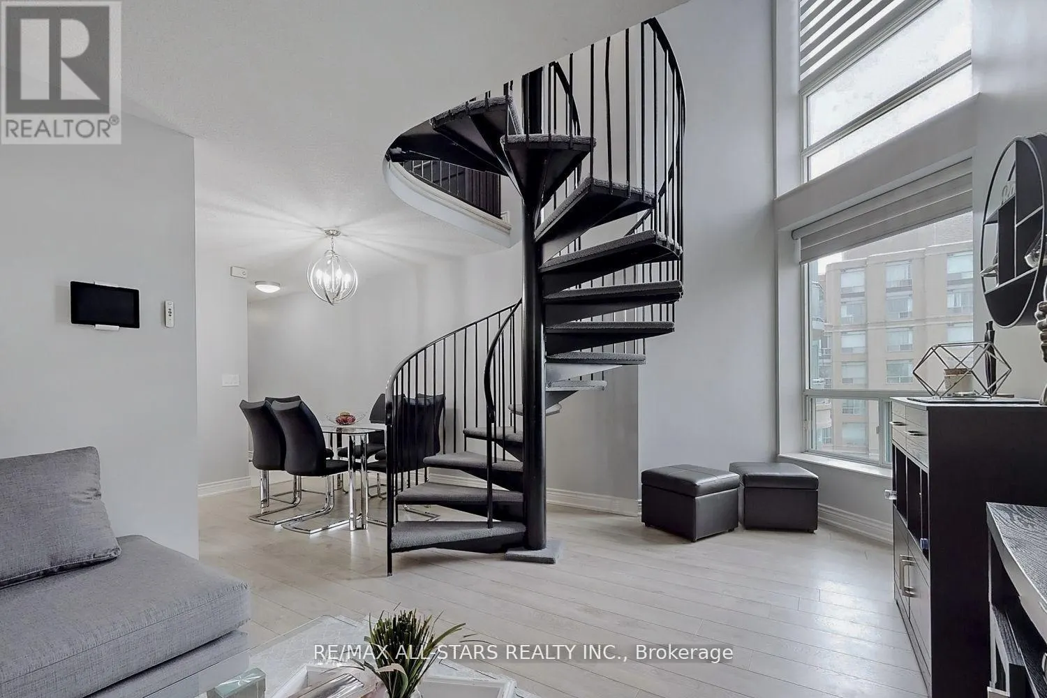 1111 - 28 PEMBERTON AVENUE