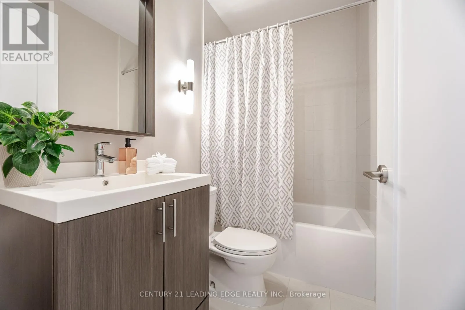 PH05 - 18 GRAYDON HALL DRIVE