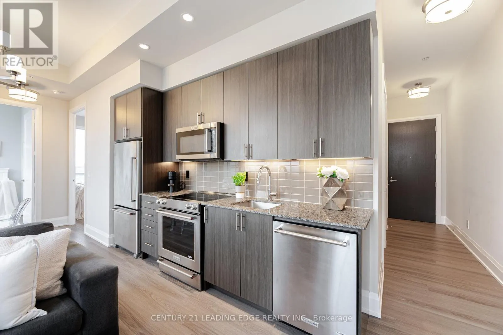 PH05 - 18 GRAYDON HALL DRIVE