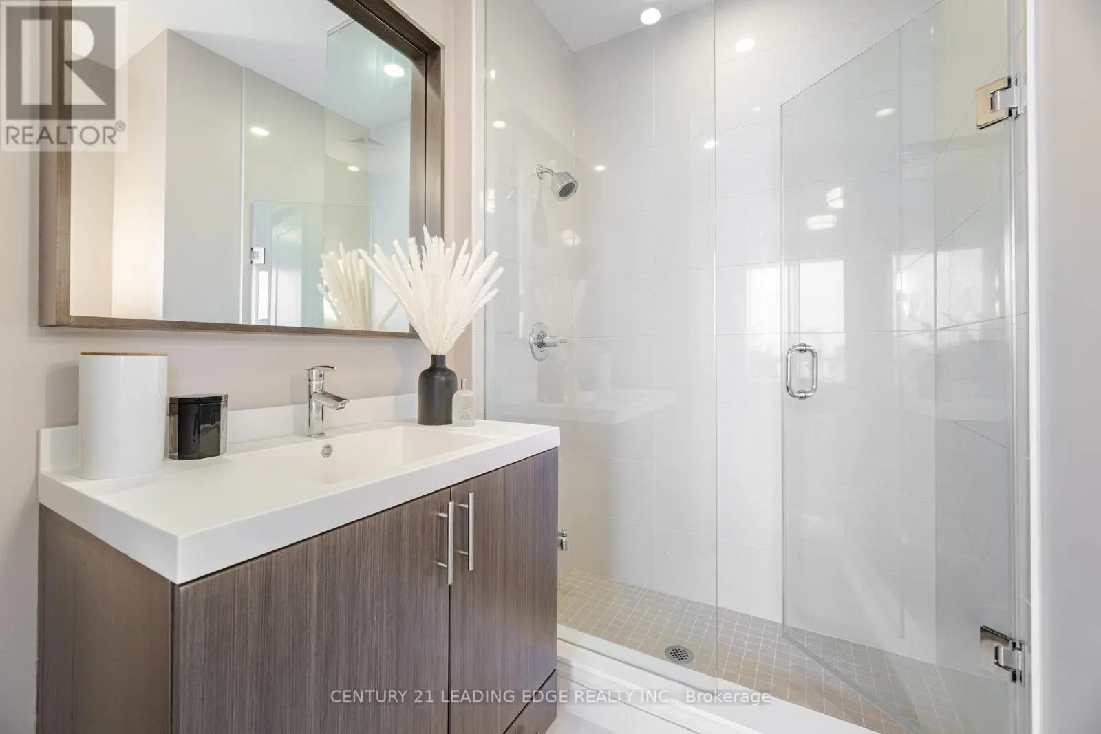 PH05 - 18 GRAYDON HALL DRIVE