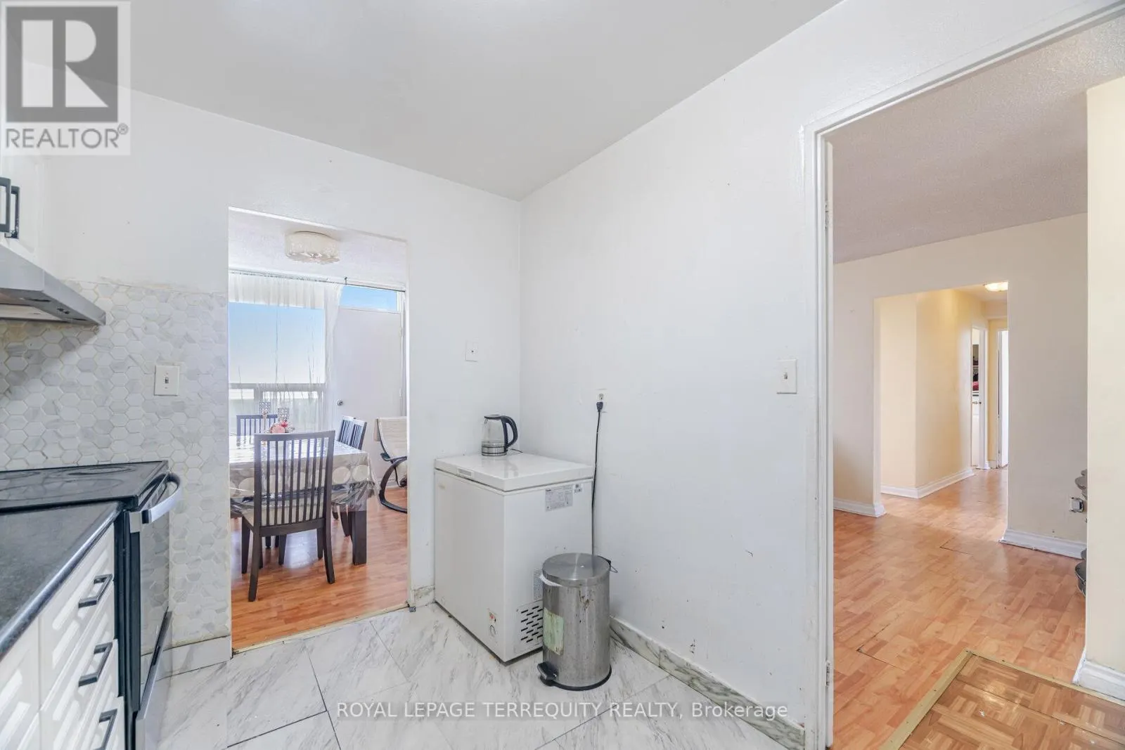 904 - 5 SHADY GOLFWAY