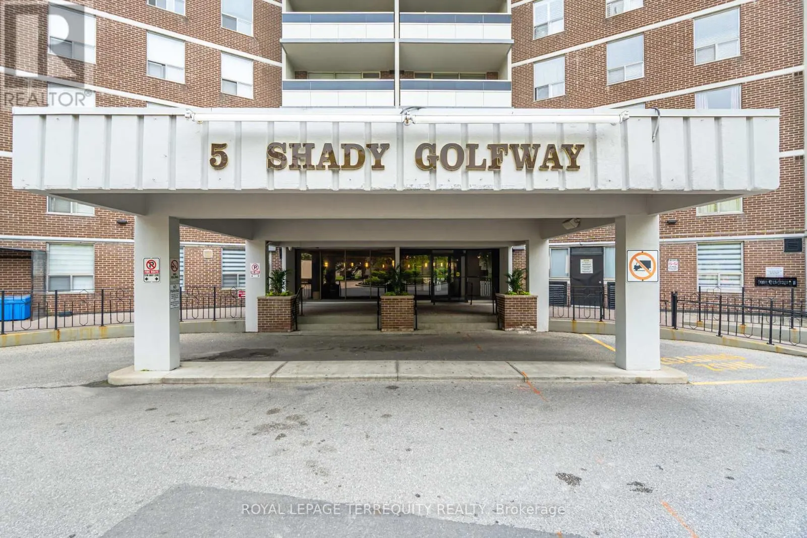 904 - 5 SHADY GOLFWAY