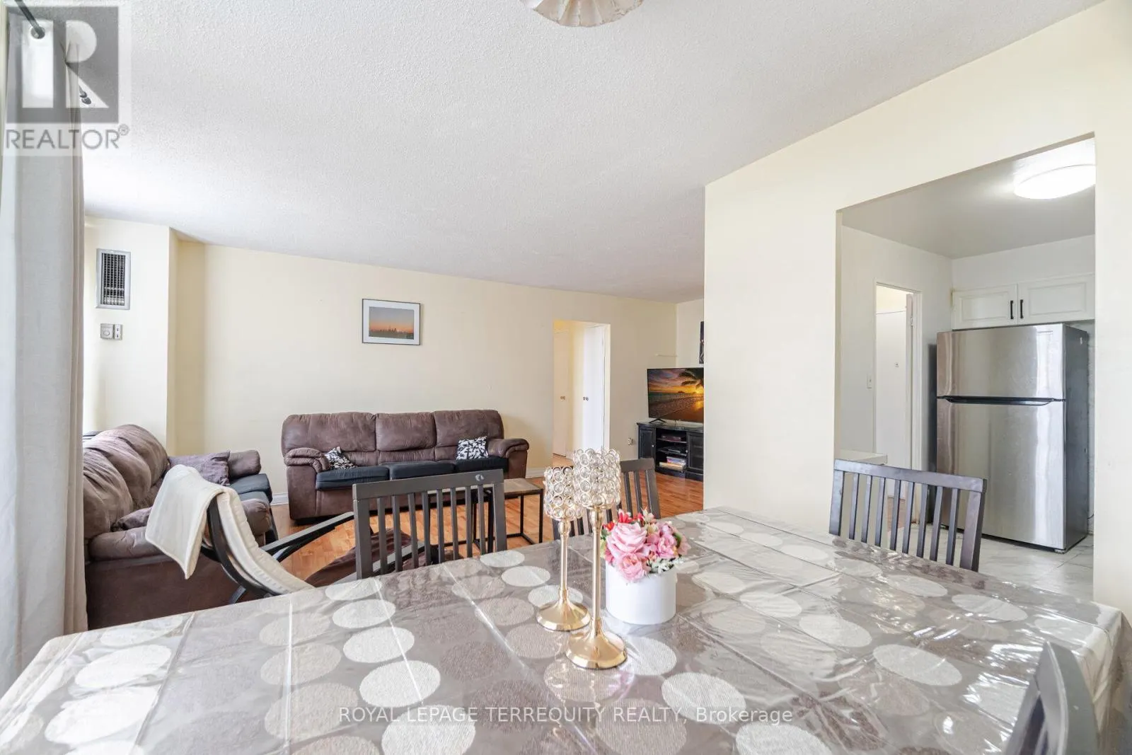 904 - 5 SHADY GOLFWAY