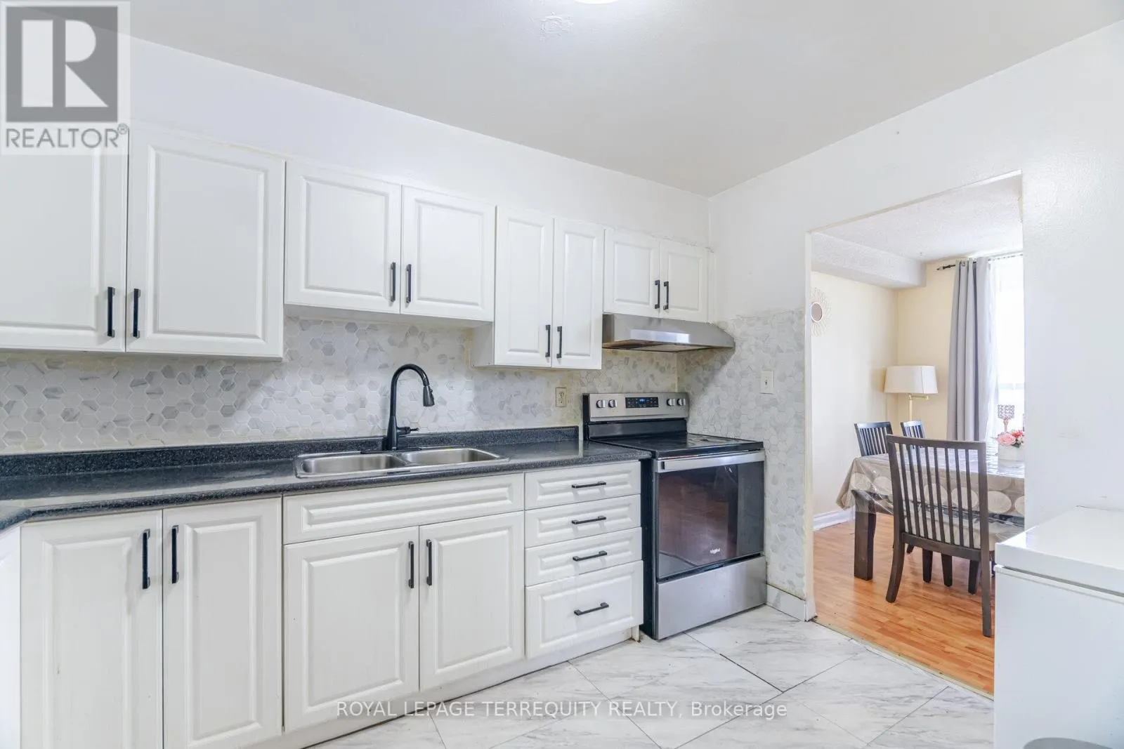 904 - 5 SHADY GOLFWAY