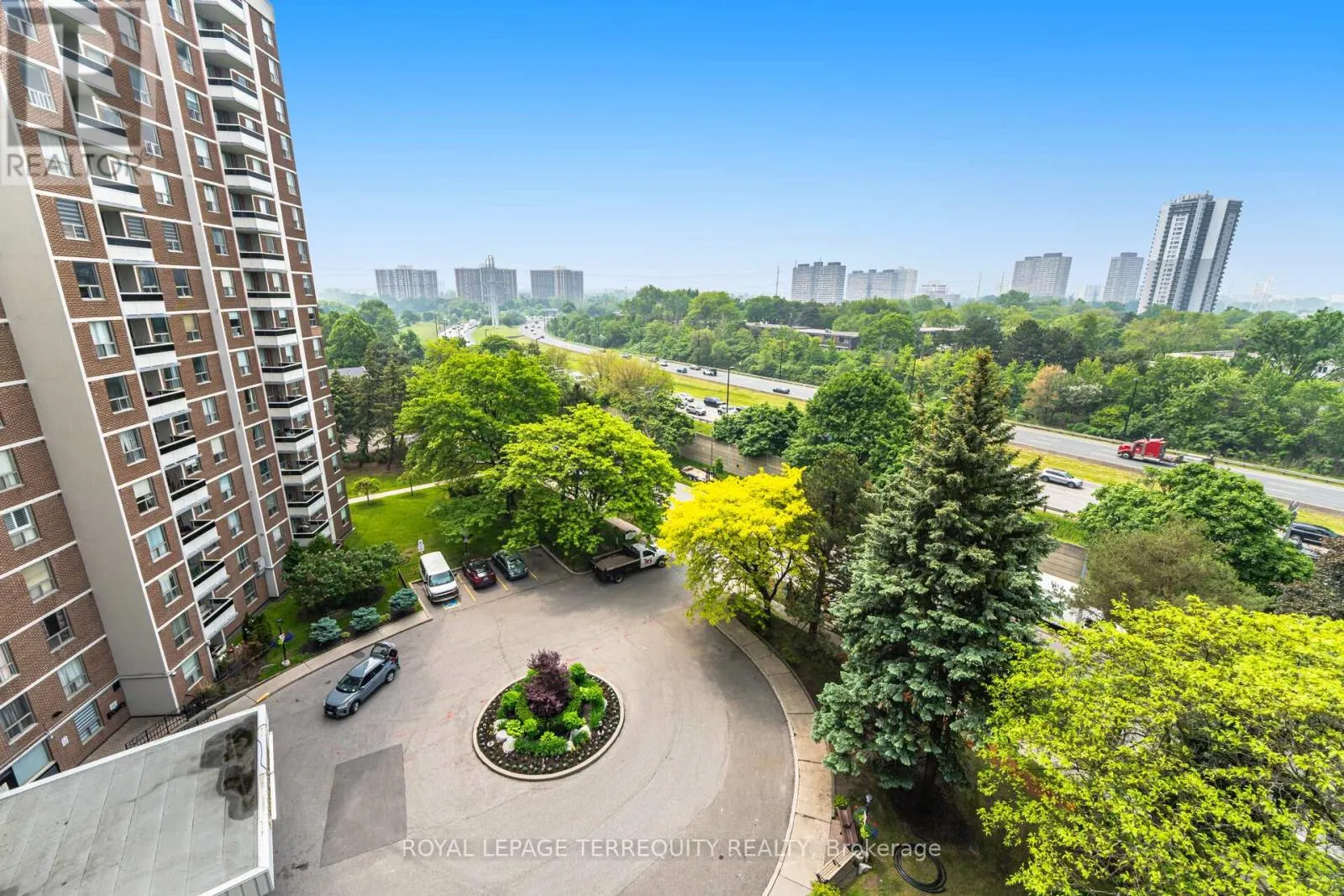 904 - 5 SHADY GOLFWAY
