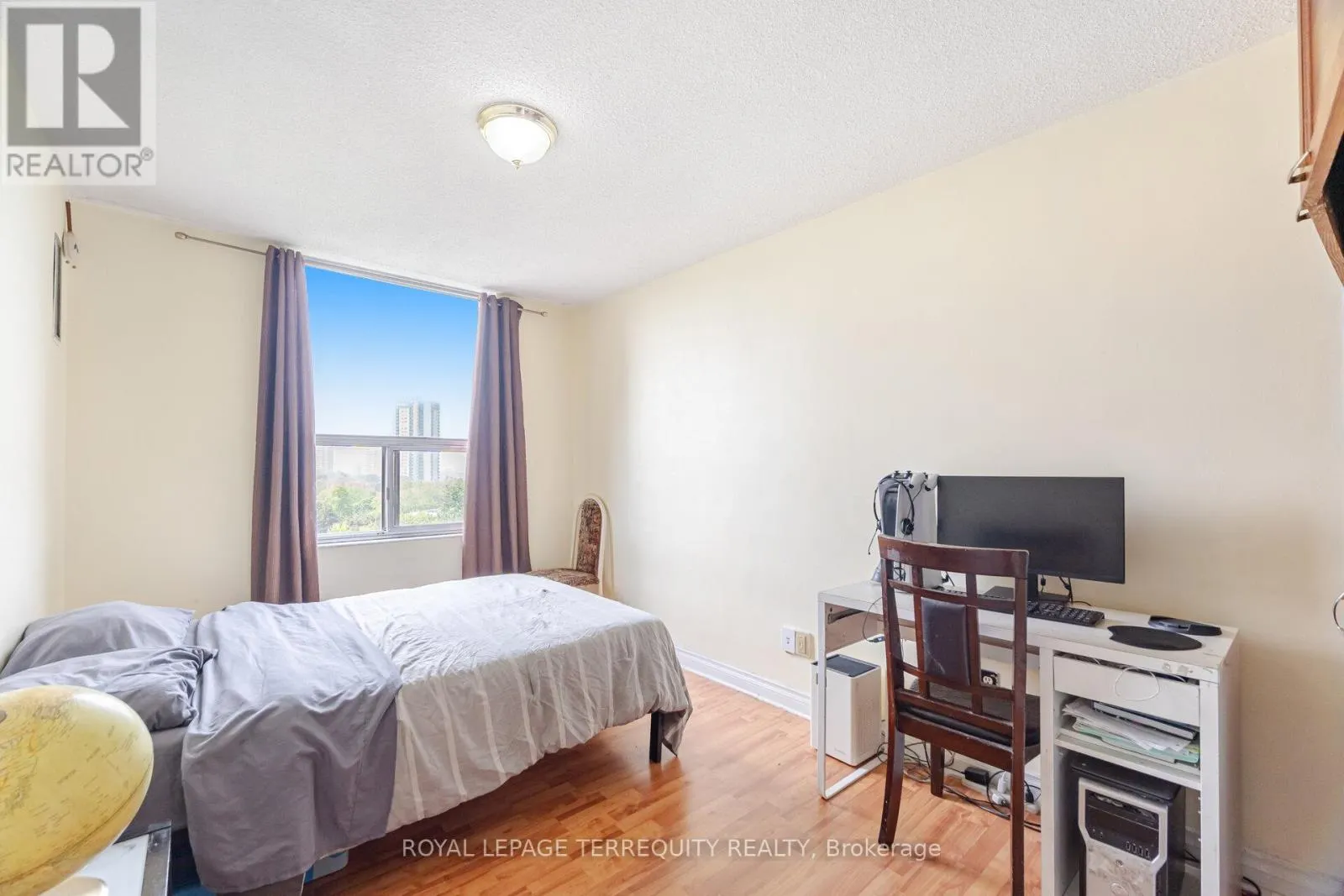 904 - 5 SHADY GOLFWAY