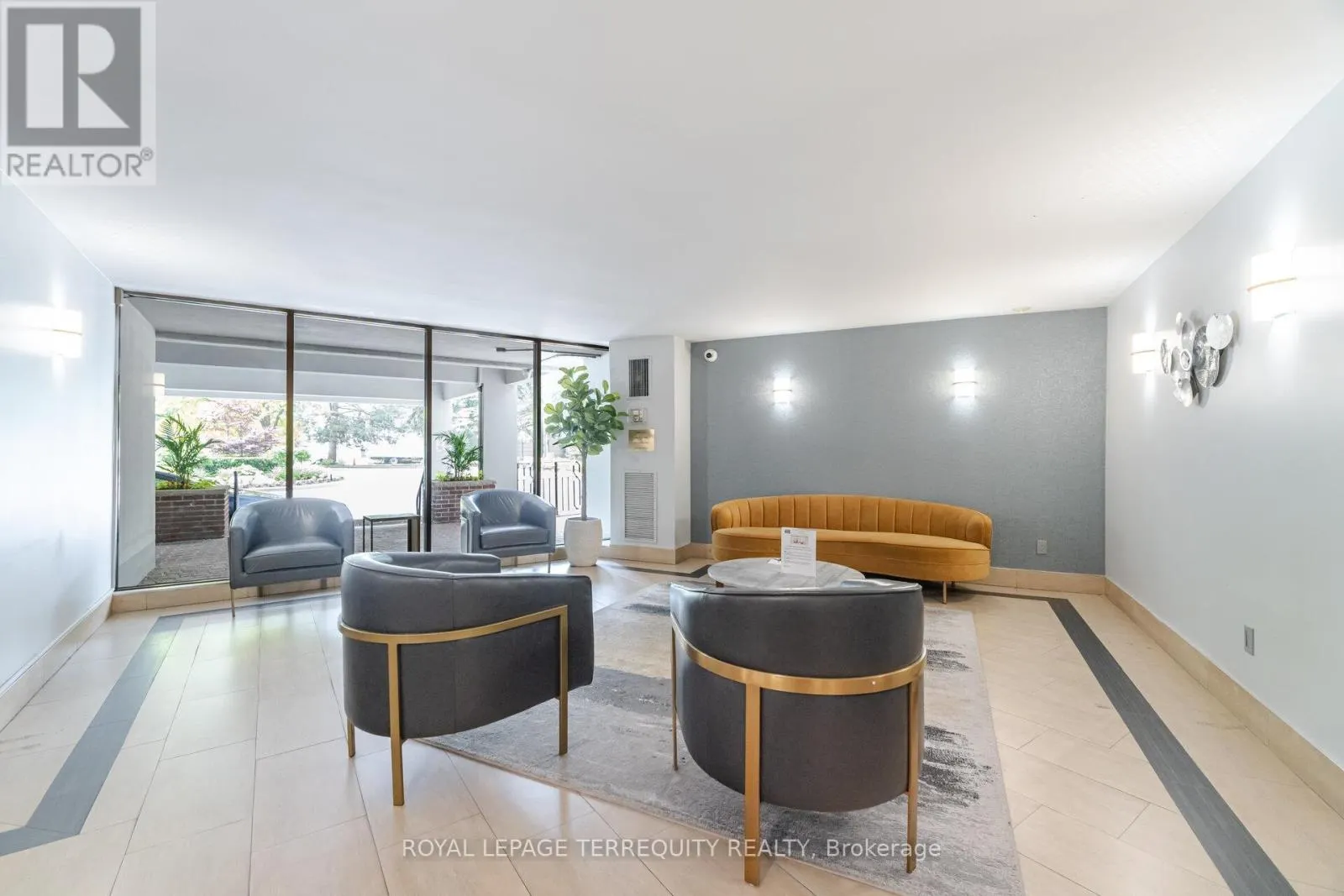 904 - 5 SHADY GOLFWAY
