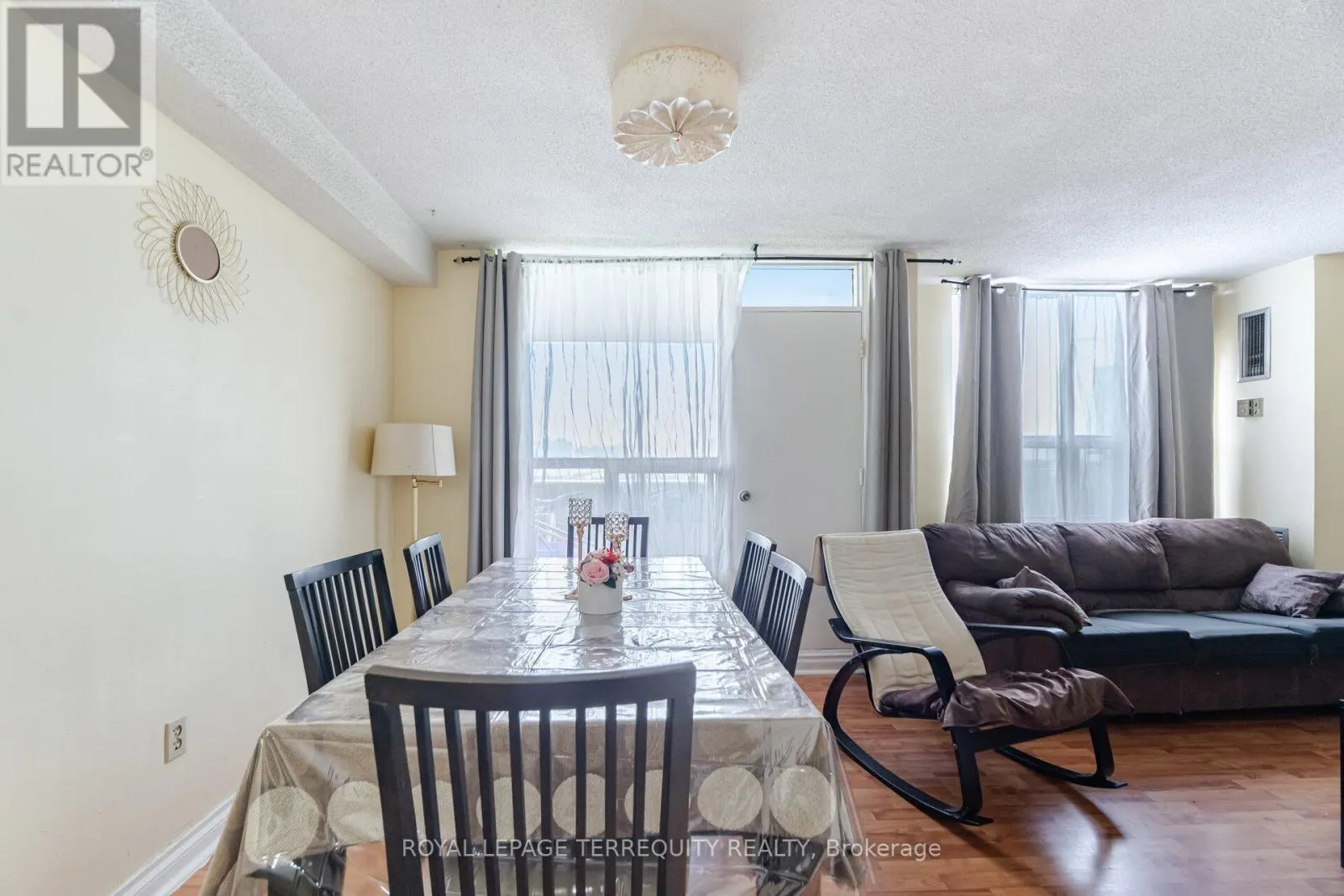 904 - 5 SHADY GOLFWAY