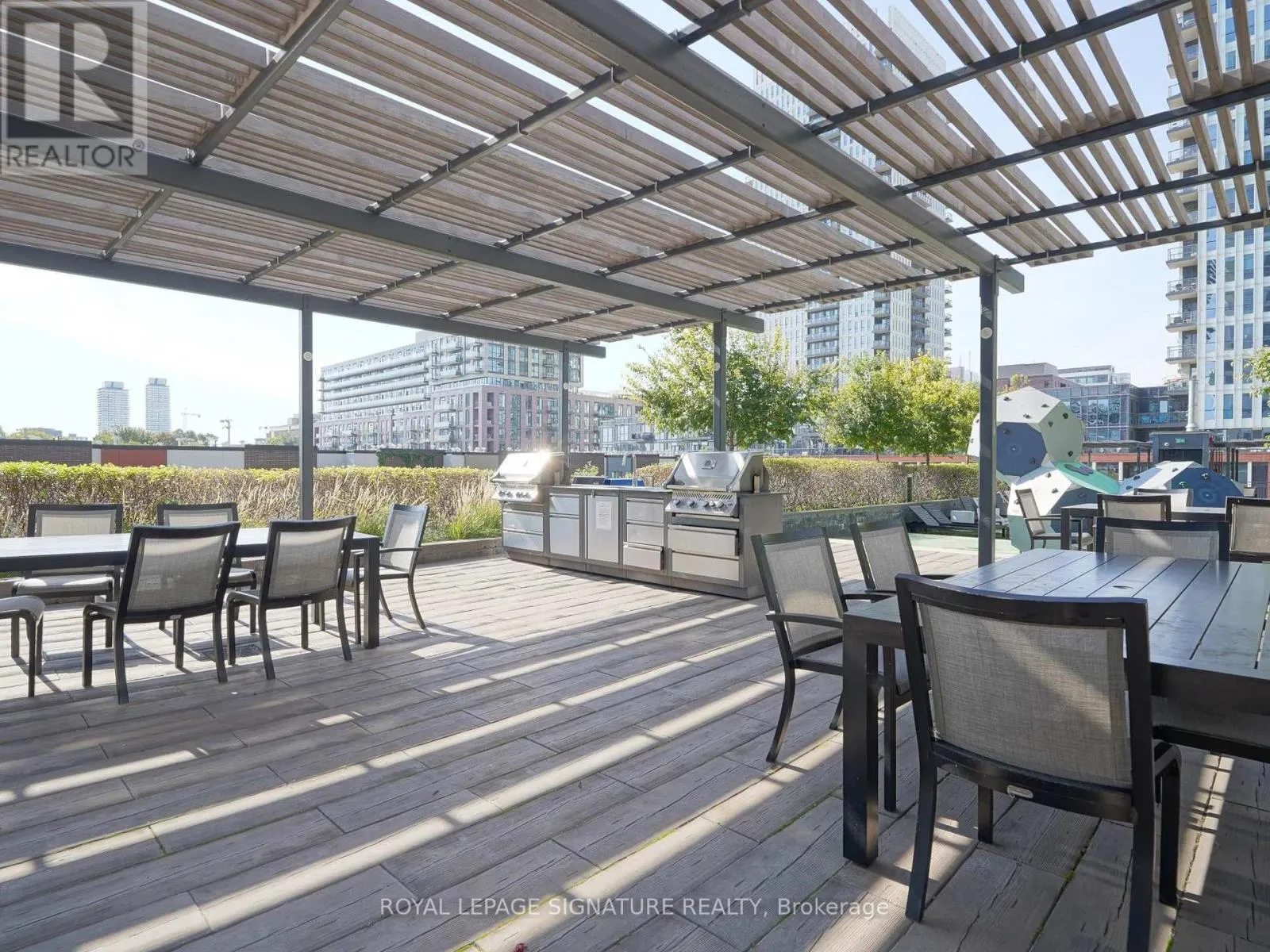2616 - 20 TUBMAN AVENUE