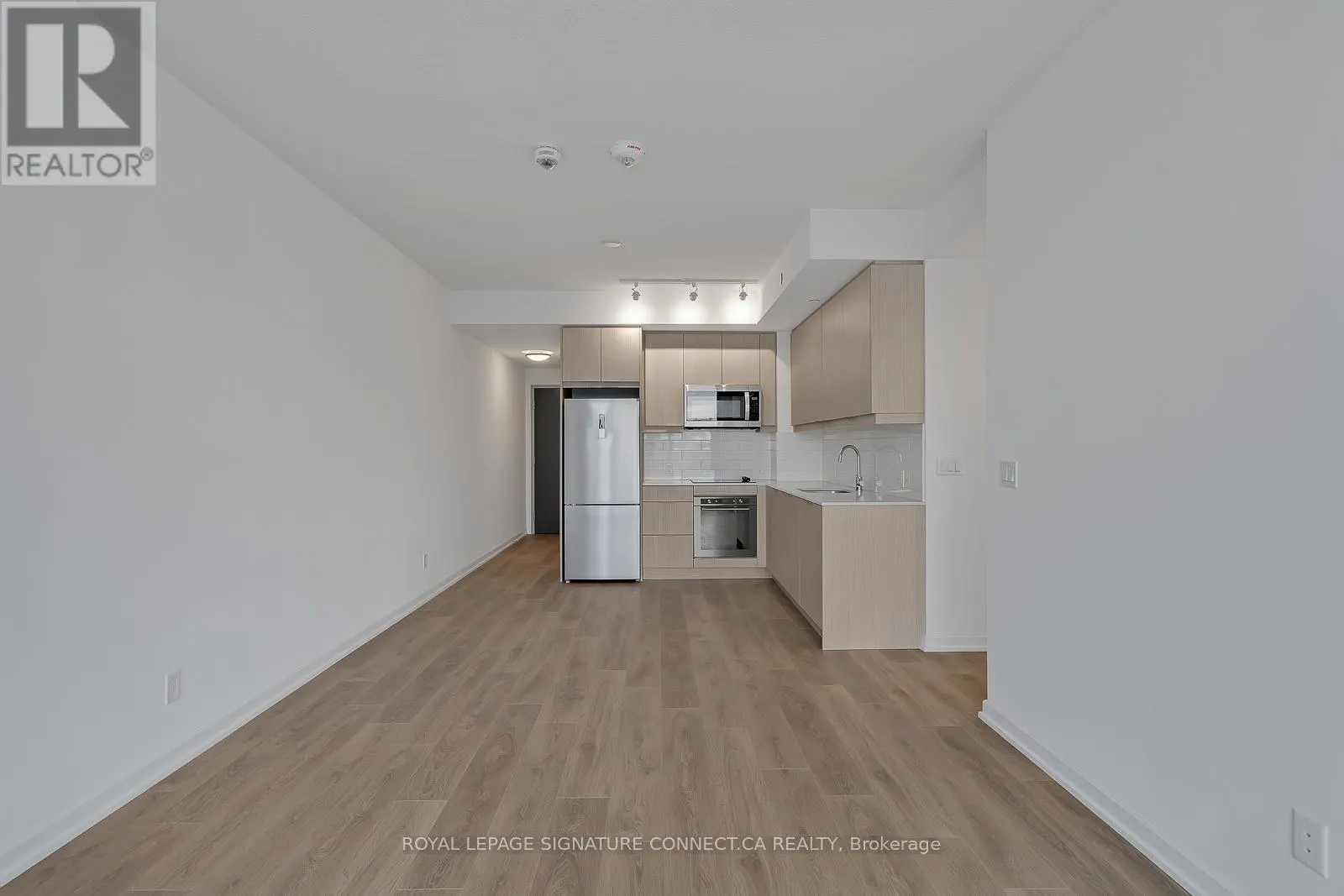 605 - 32 FOREST MANOR ROAD