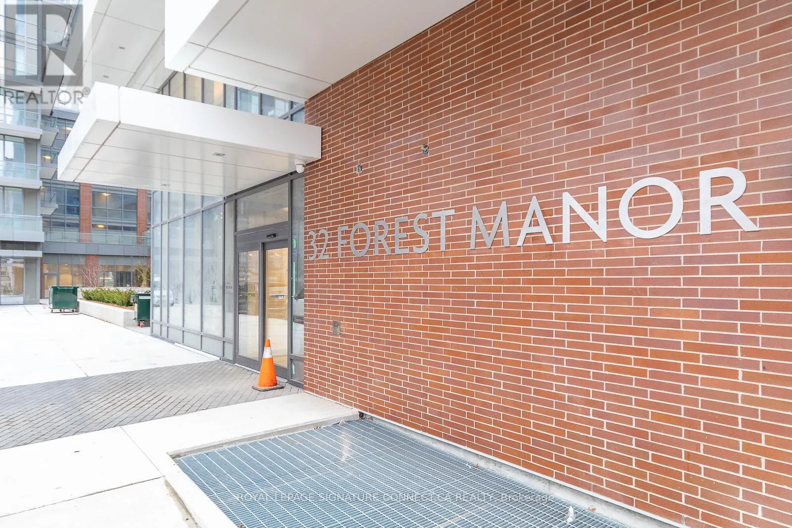 605 - 32 FOREST MANOR ROAD