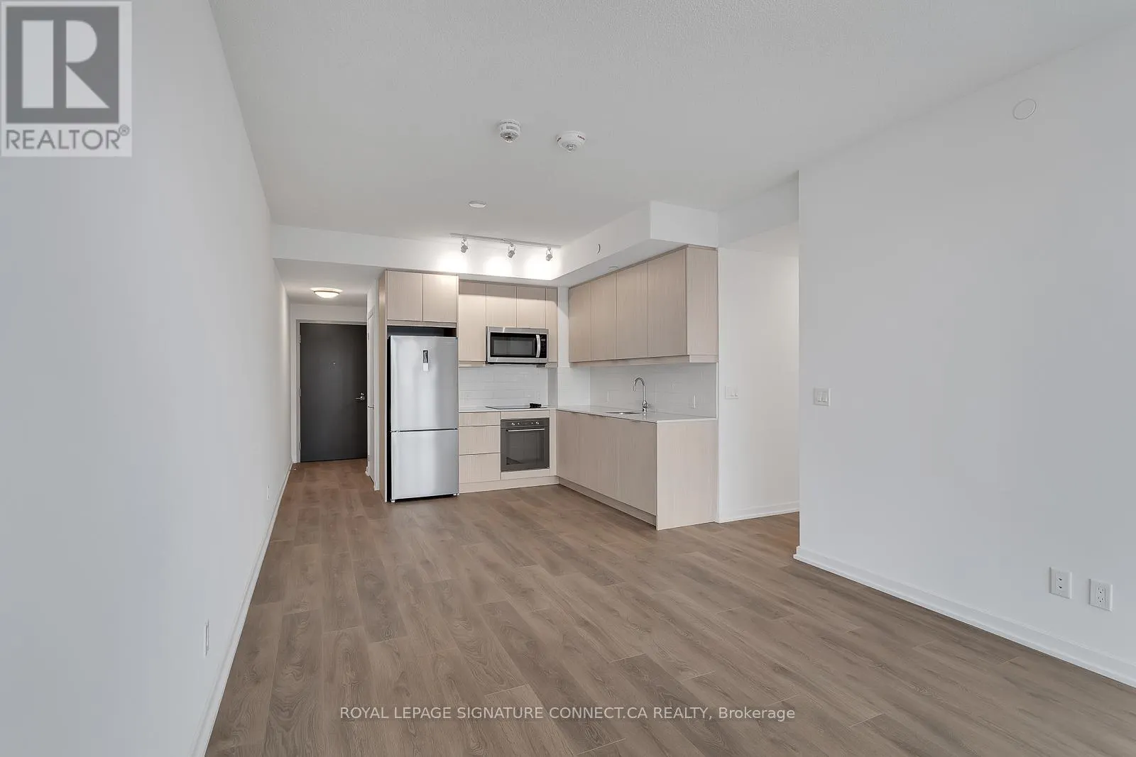 605 - 32 FOREST MANOR ROAD