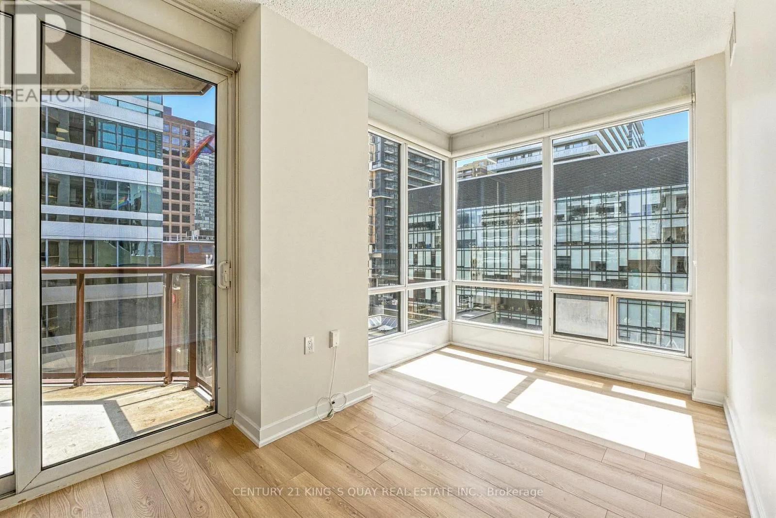 810 - 85 BLOOR STREET E