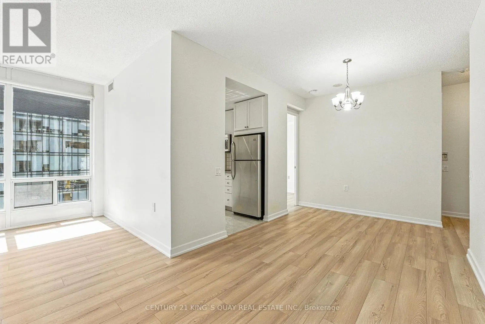 810 - 85 BLOOR STREET E