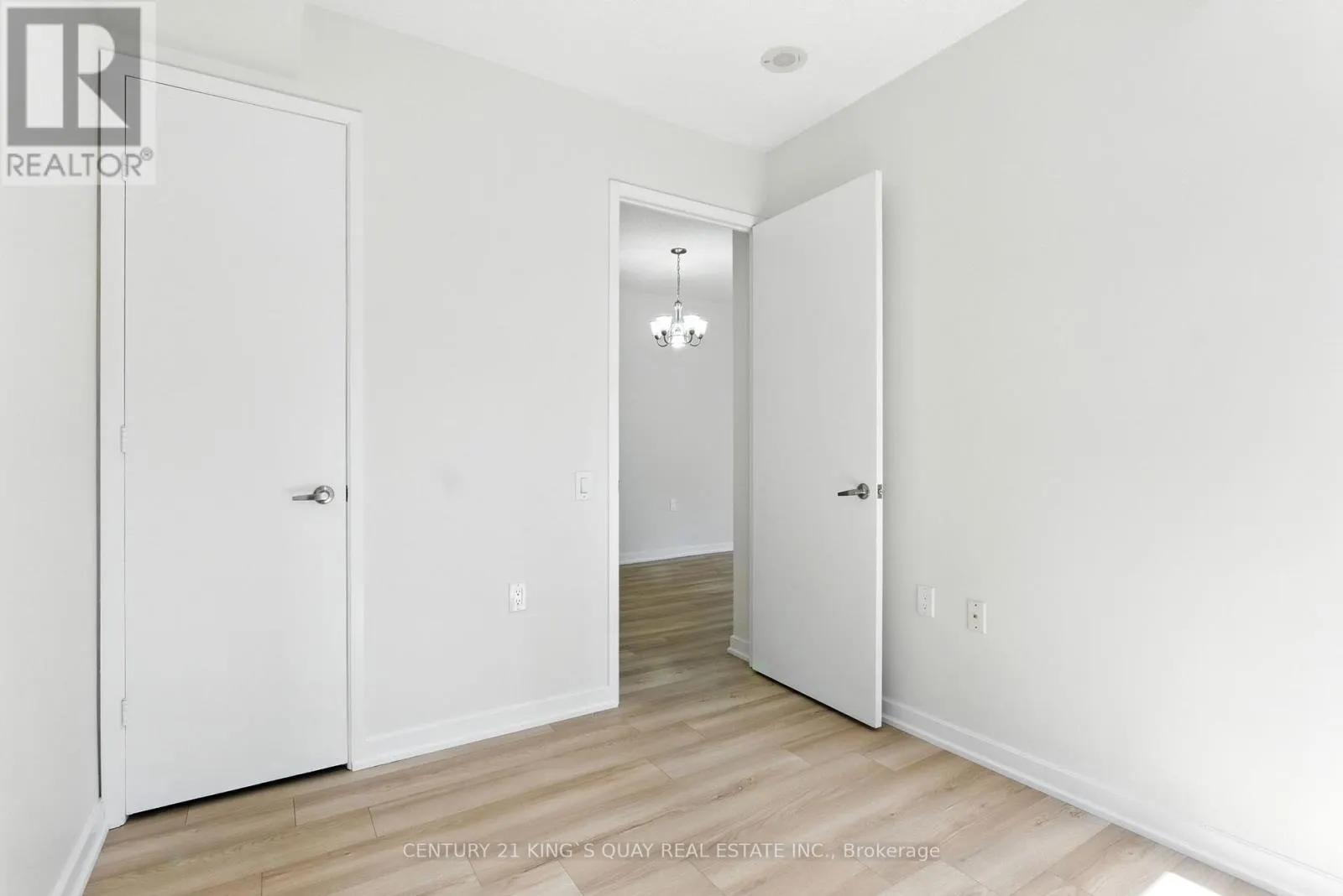 810 - 85 BLOOR STREET E