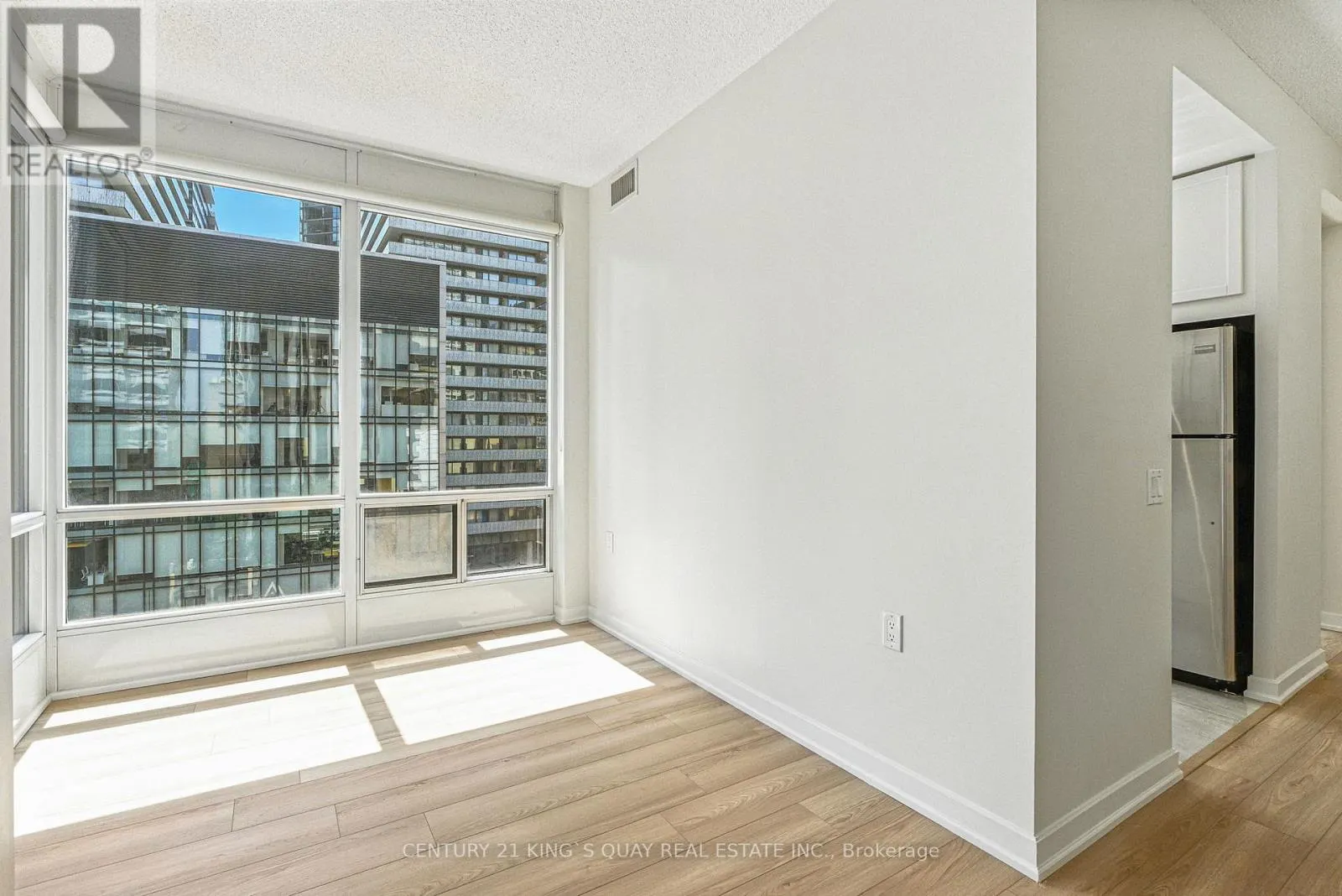 810 - 85 BLOOR STREET E