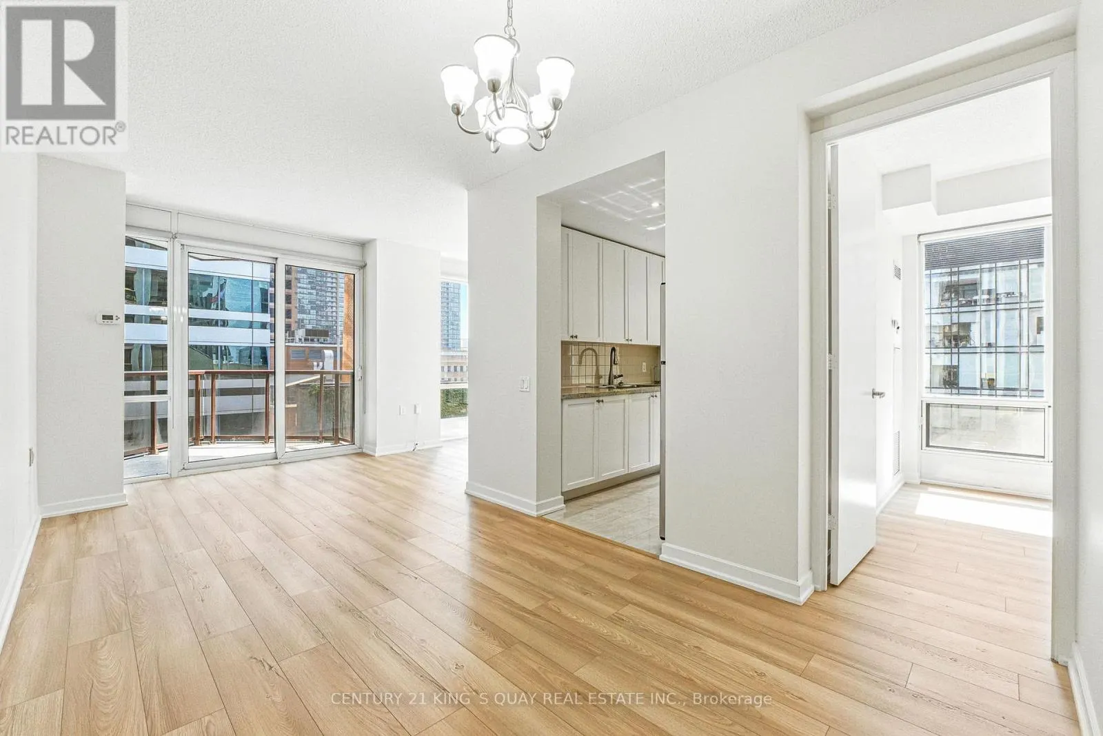 810 - 85 BLOOR STREET E