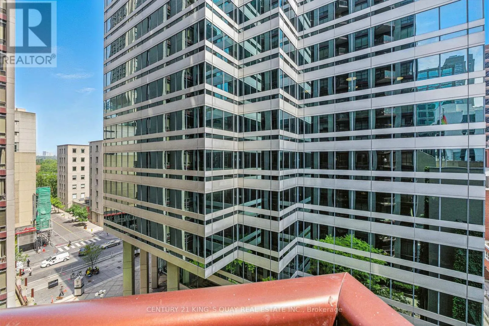 810 - 85 BLOOR STREET E