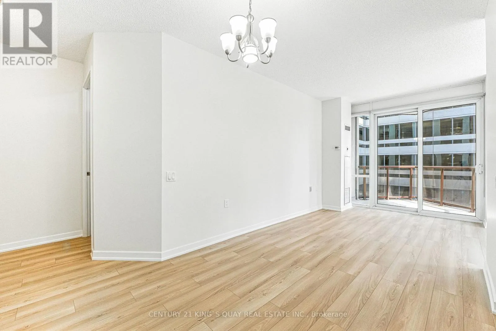 810 - 85 BLOOR STREET E
