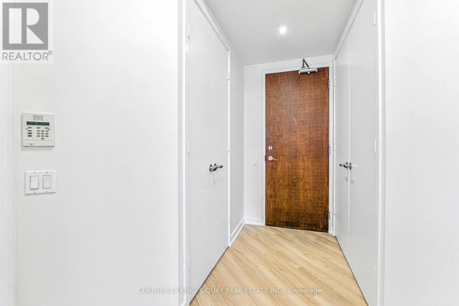 810 - 85 BLOOR STREET E