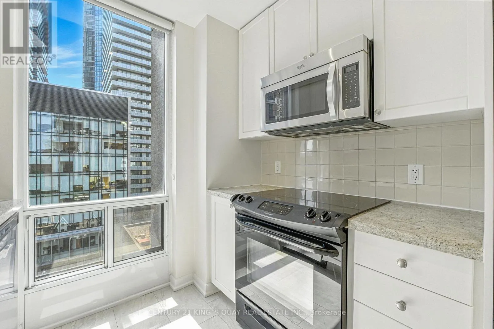 810 - 85 BLOOR STREET E