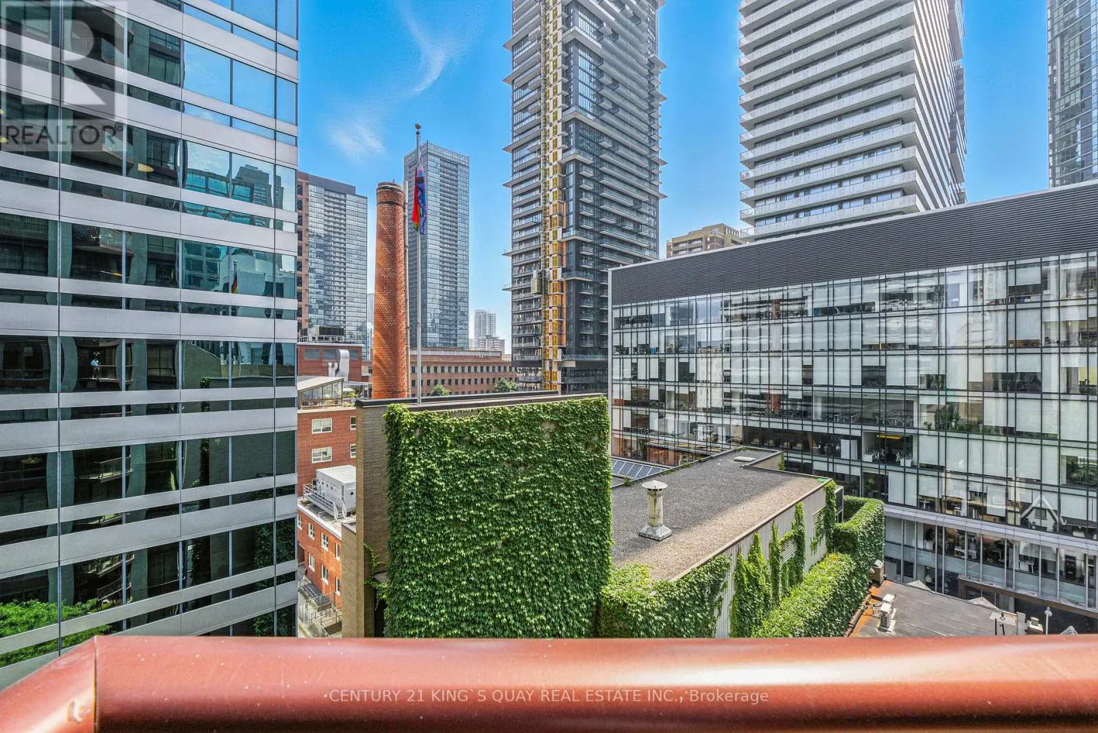 810 - 85 BLOOR STREET E
