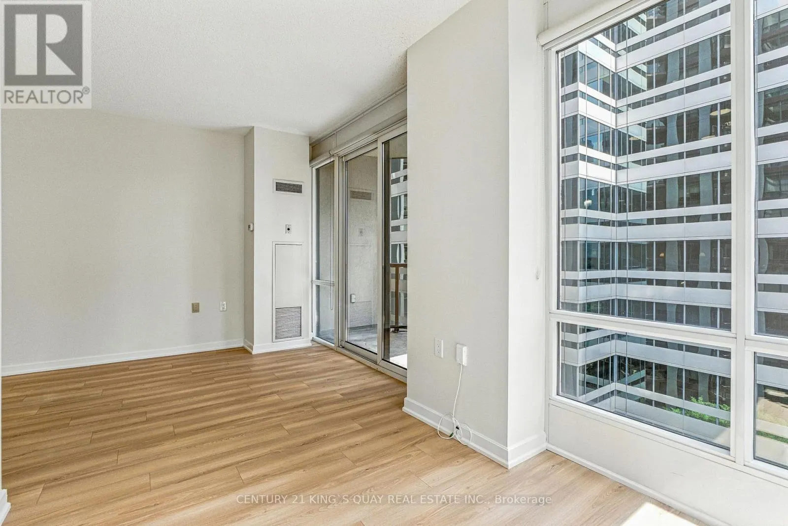 810 - 85 BLOOR STREET E