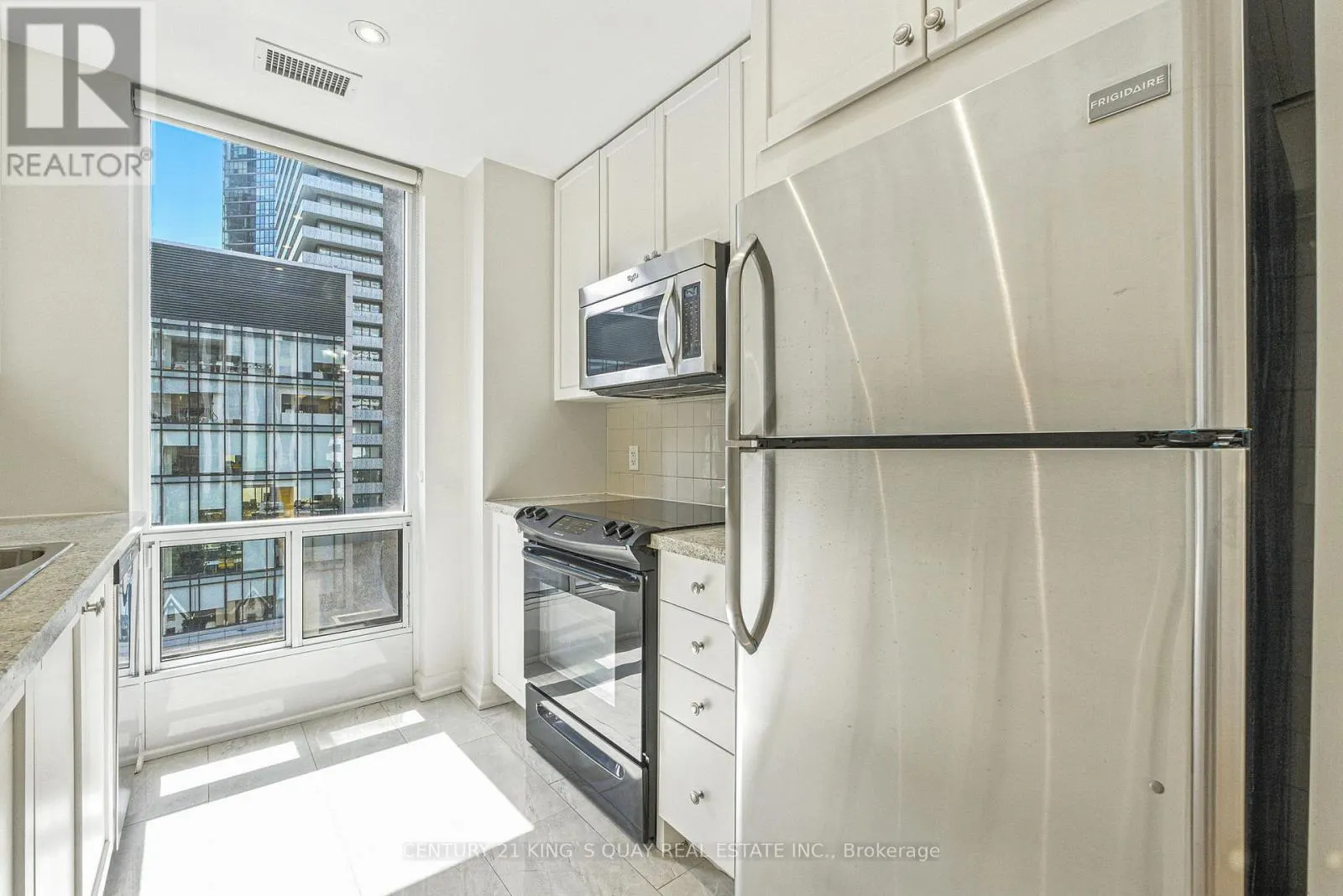 810 - 85 BLOOR STREET E