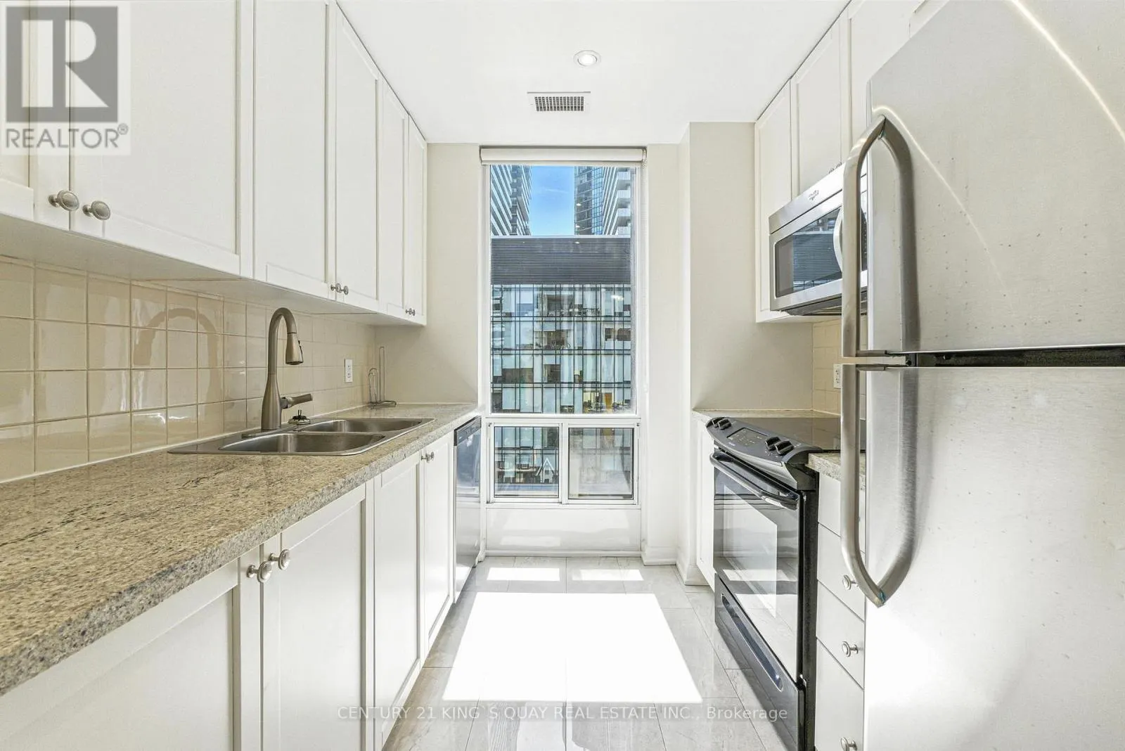 810 - 85 BLOOR STREET E