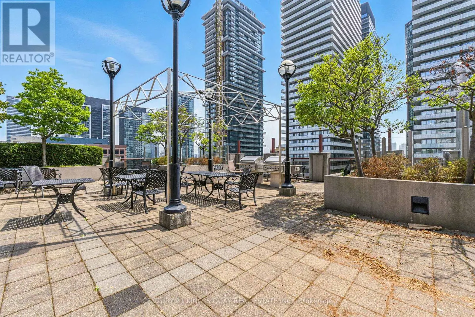810 - 85 BLOOR STREET E