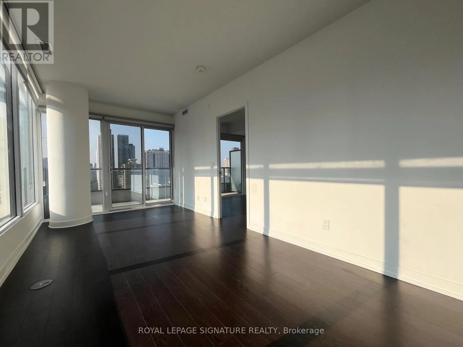 1806 - 85 WOOD STREET