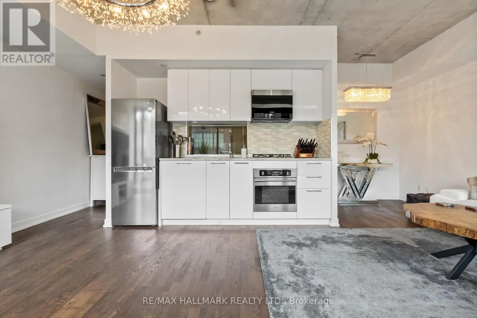 206 - 560 KING STREET W