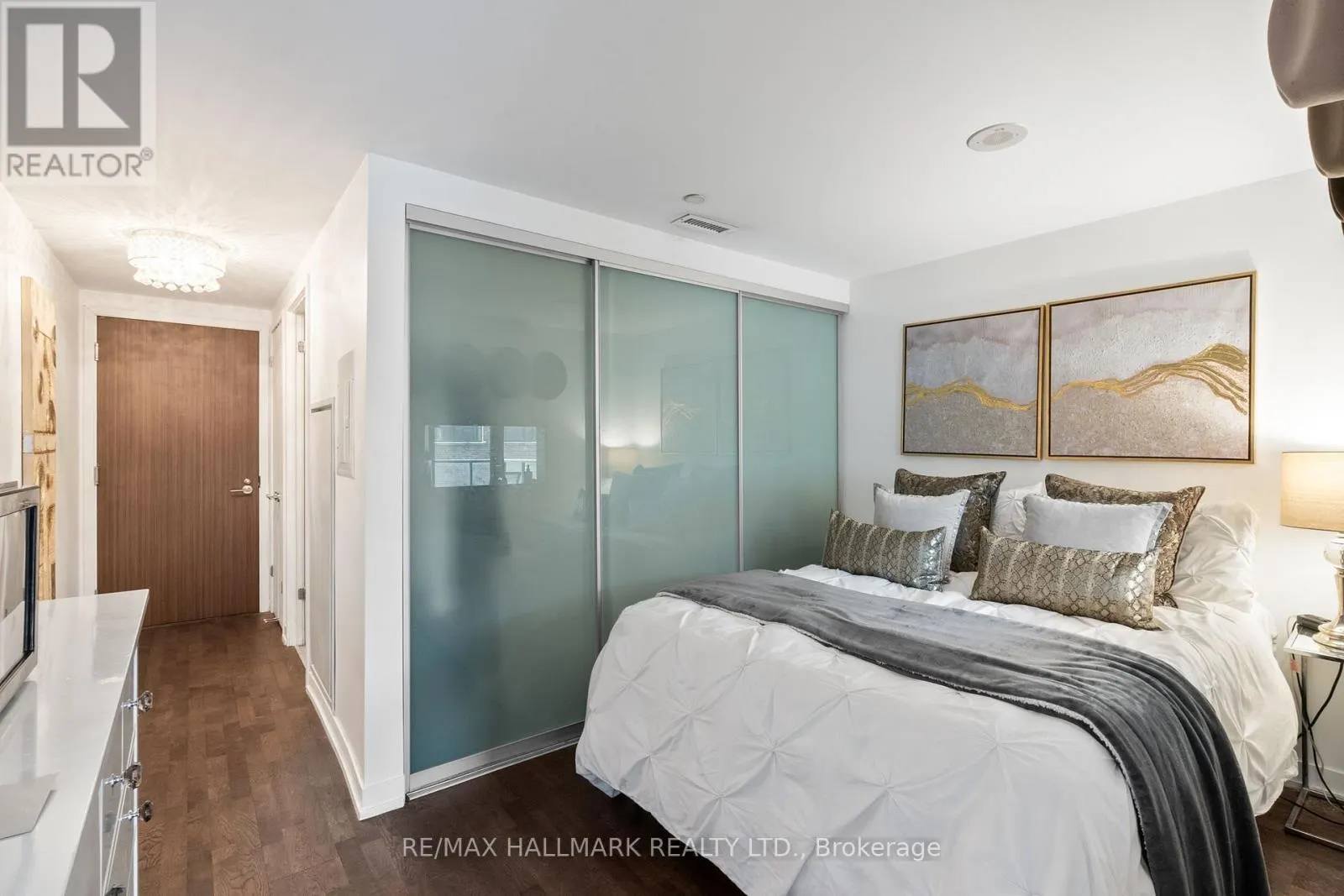 206 - 560 KING STREET W