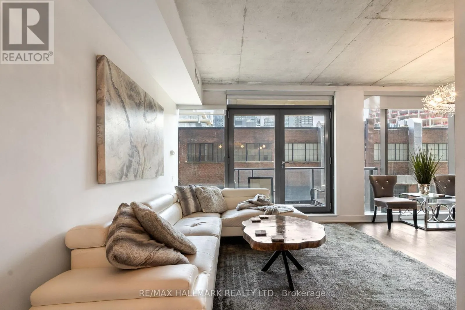 206 - 560 KING STREET W
