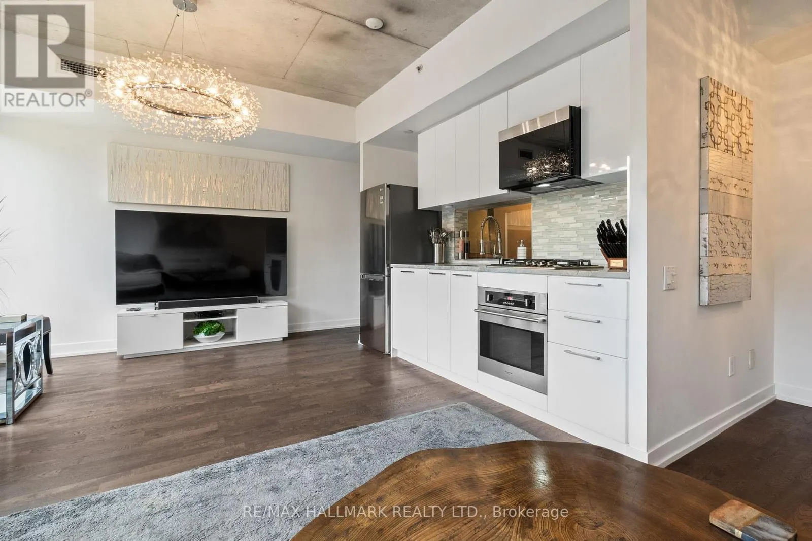 206 - 560 KING STREET W
