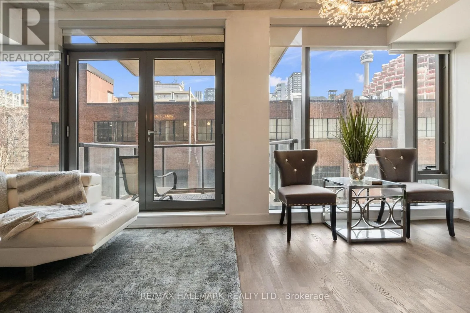 206 - 560 KING STREET W