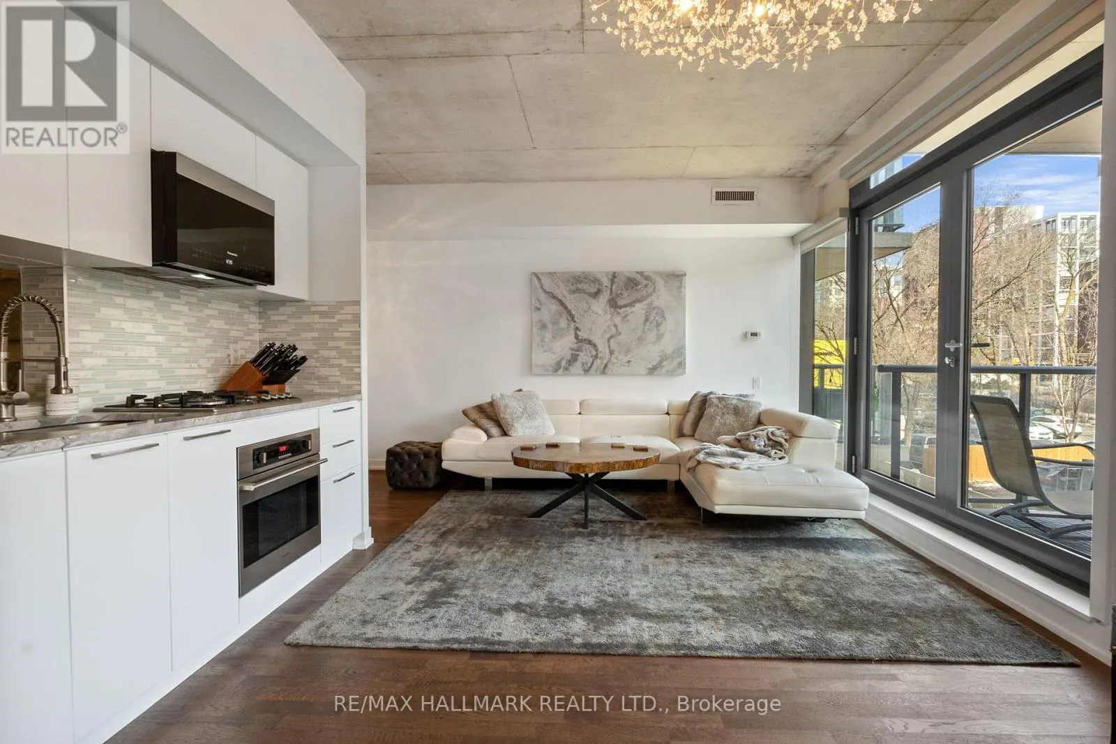 206 - 560 KING STREET W
