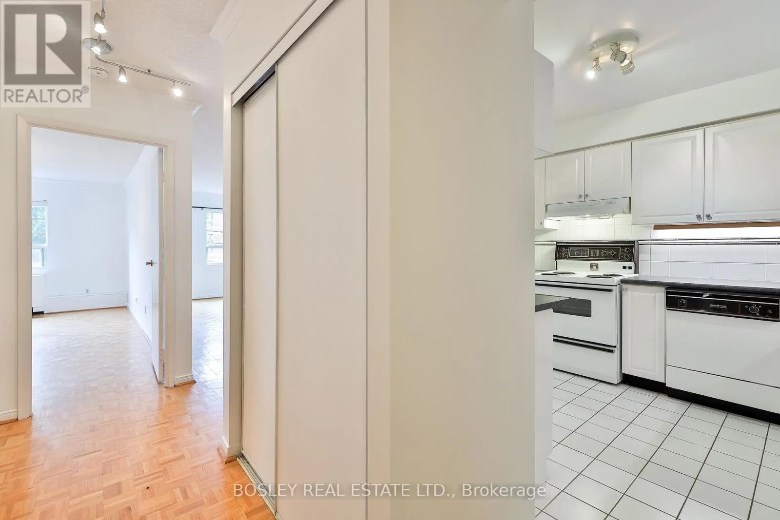 306 - 928 MILLWOOD ROAD